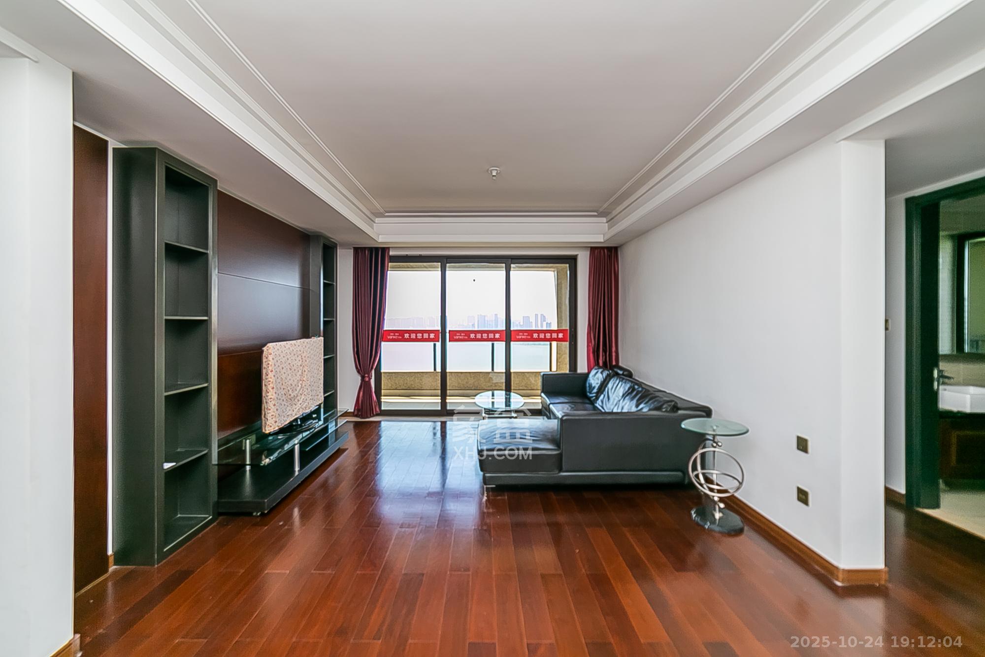 万科紫台 3室2厅2卫 239.0万 万科紫台 3室2厅2卫 239.0万客厅