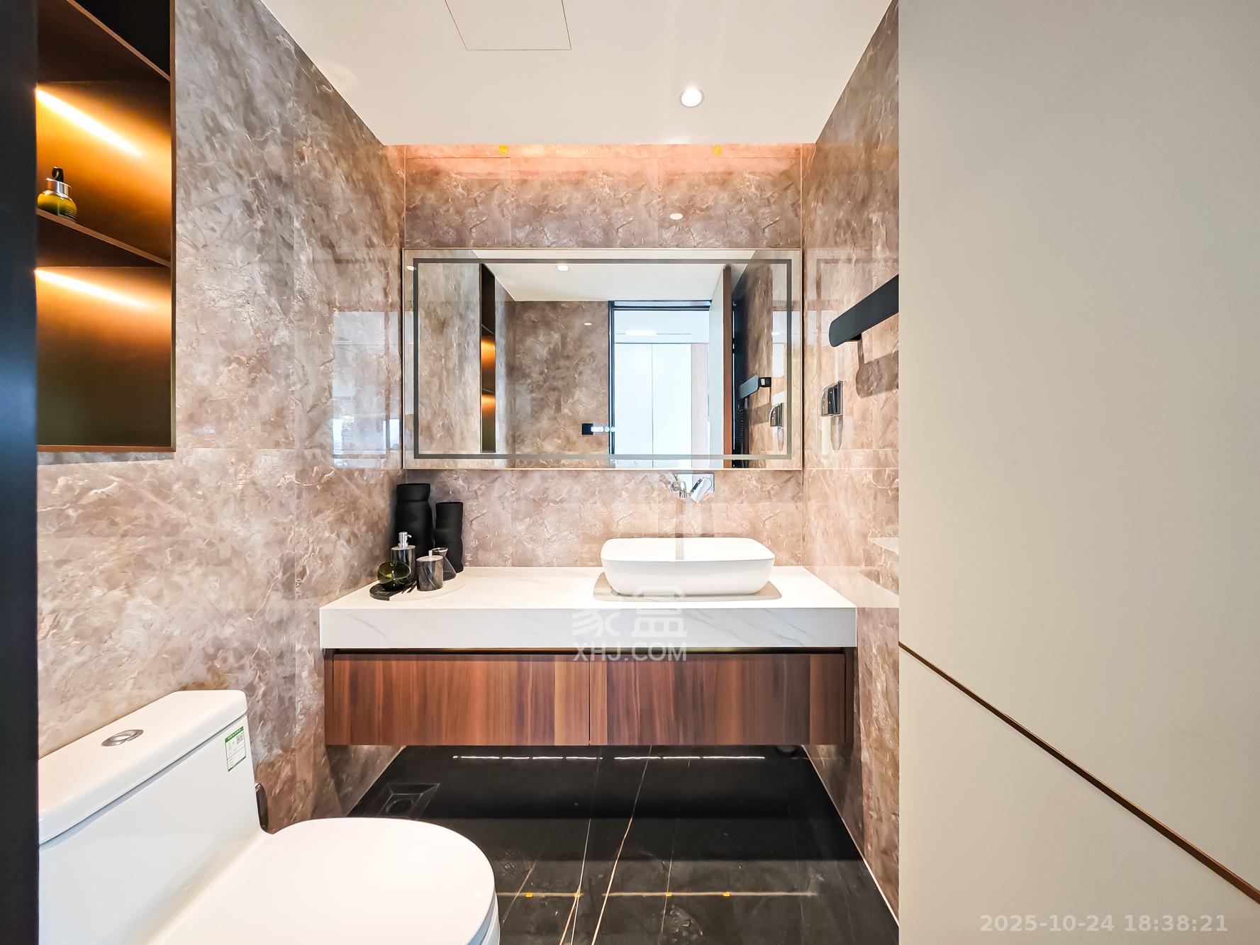 中欣楚天御府B区观澜  5室2厅3卫    1100.0万 中欣楚天御府B区观澜  5室2厅3卫    1100.0万卫生间