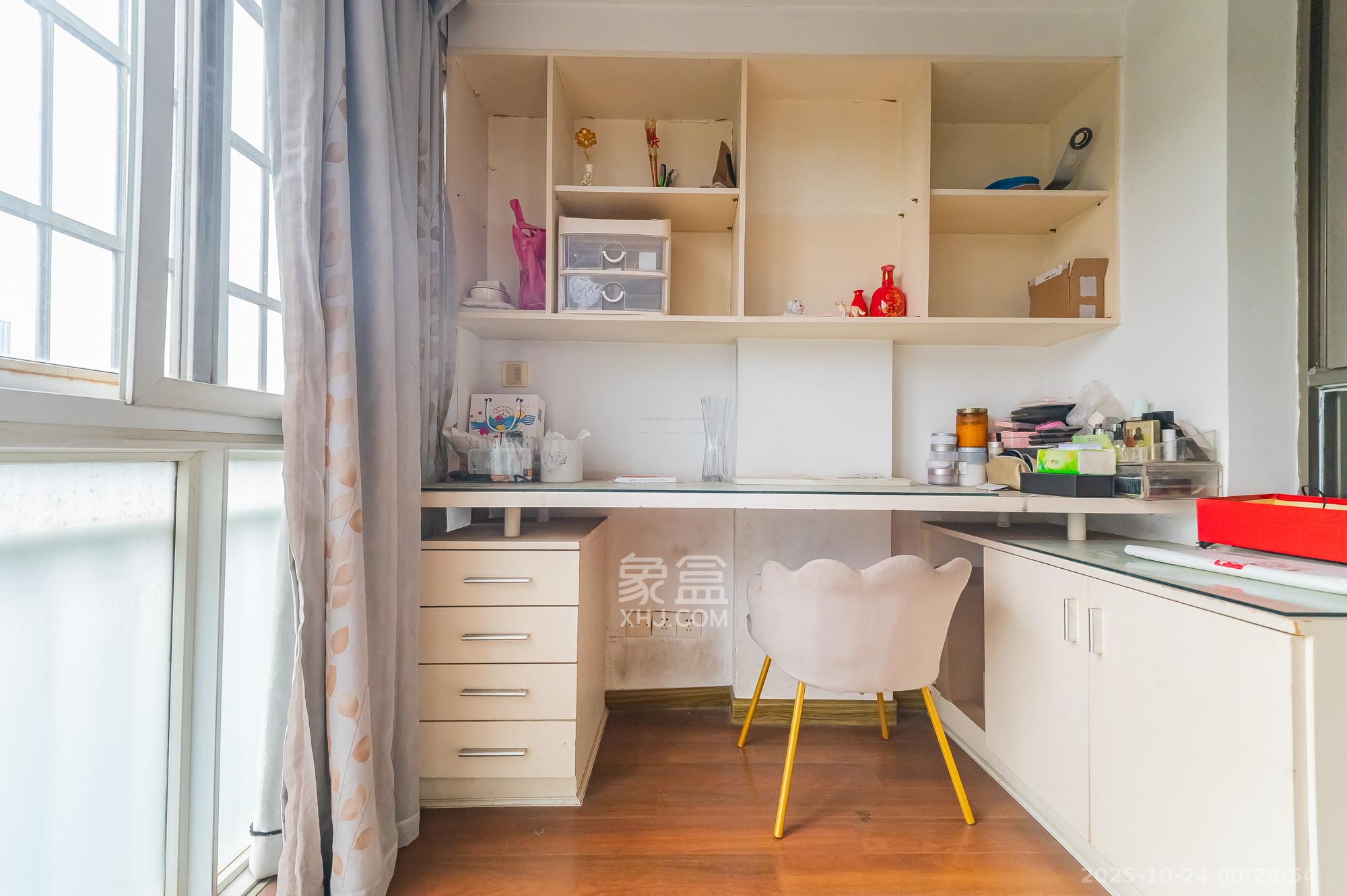 阳光丽景  3室2厅2卫    62.8万 阳光丽景  3室2厅2卫    62.8万阳台