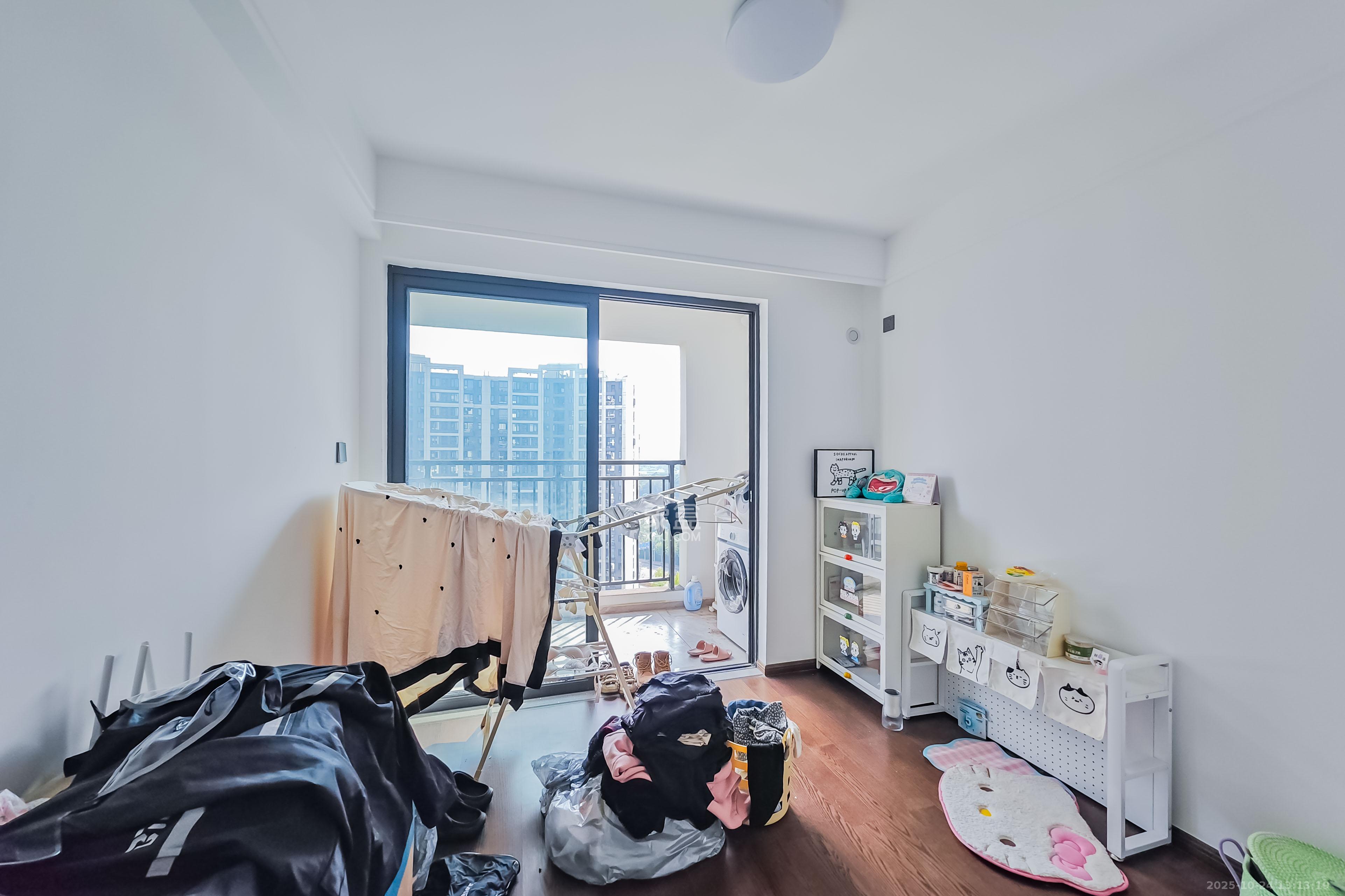 金茂越秀雨花金茂智慧科学城  4室2厅2卫    138.0万卧室