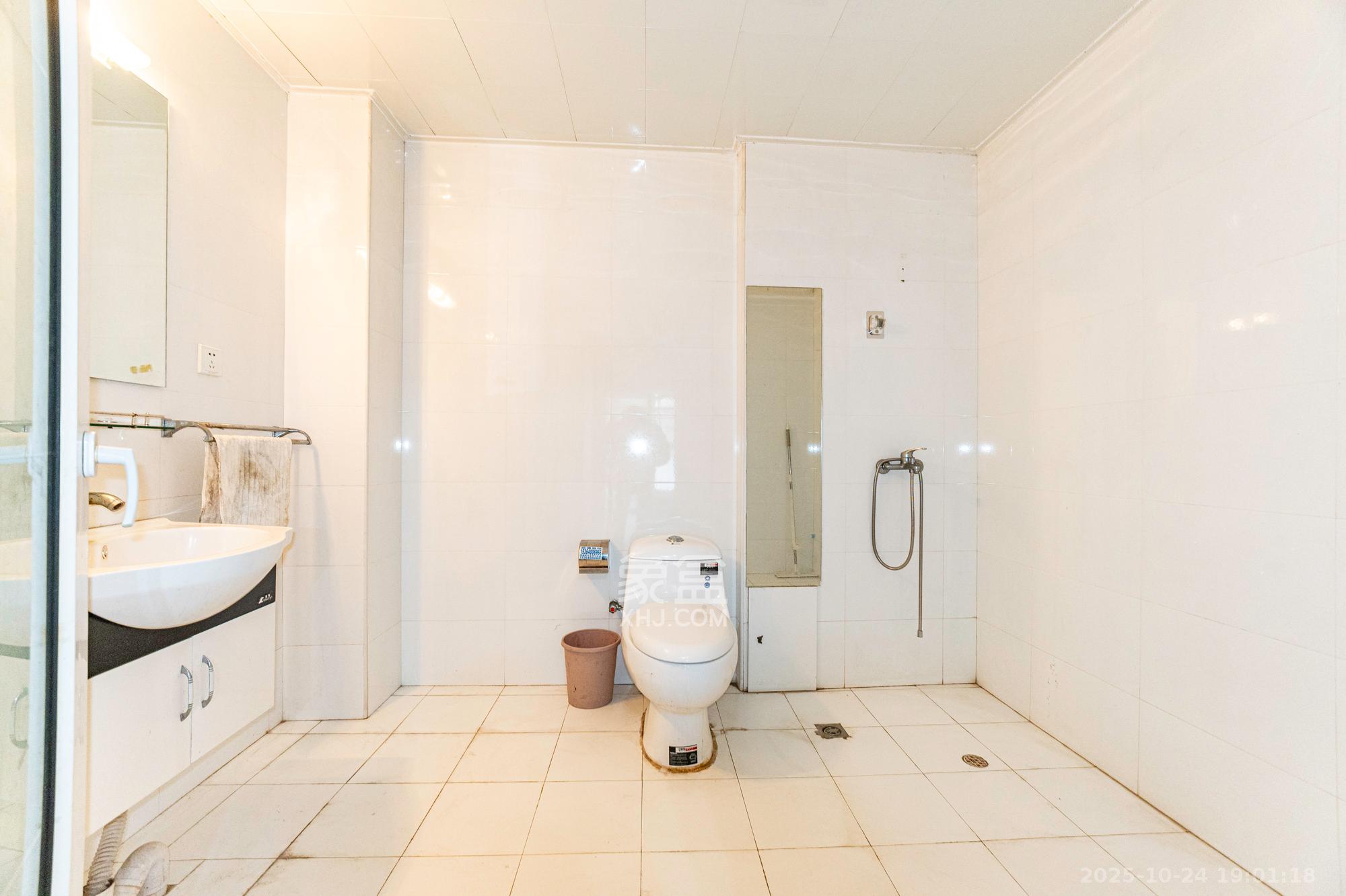 星城雅郡  3室2厅1卫    66.28万卫生间