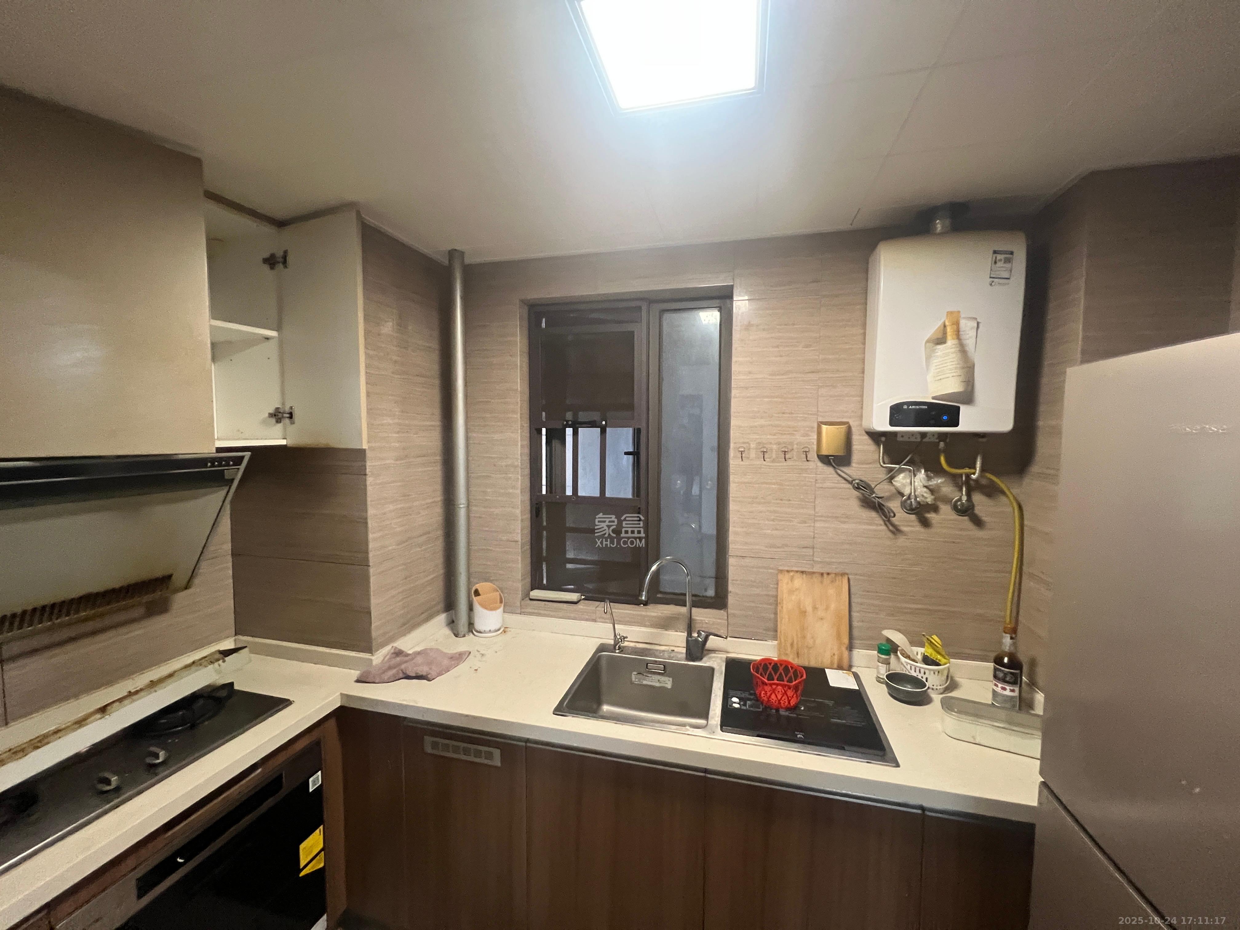 阳光城尚东湾青柠园  3室2厅2卫    2600.0元/月 阳光城尚东湾青柠园  3室2厅2卫    2600.0元/月室内图