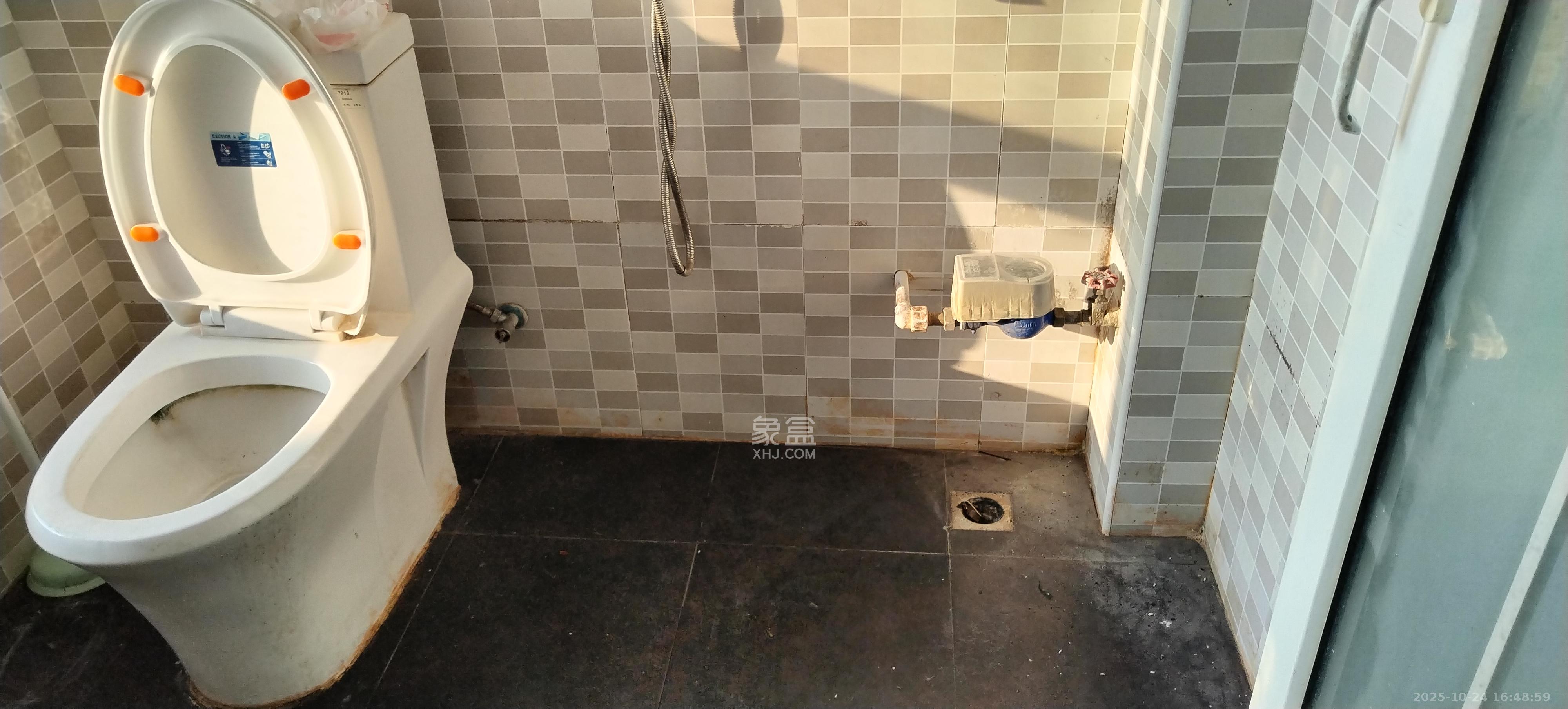 上海城小区 1室1厅1卫 1400.0元/月 上海城小区 1室1厅1卫 1400.0元/月室内图