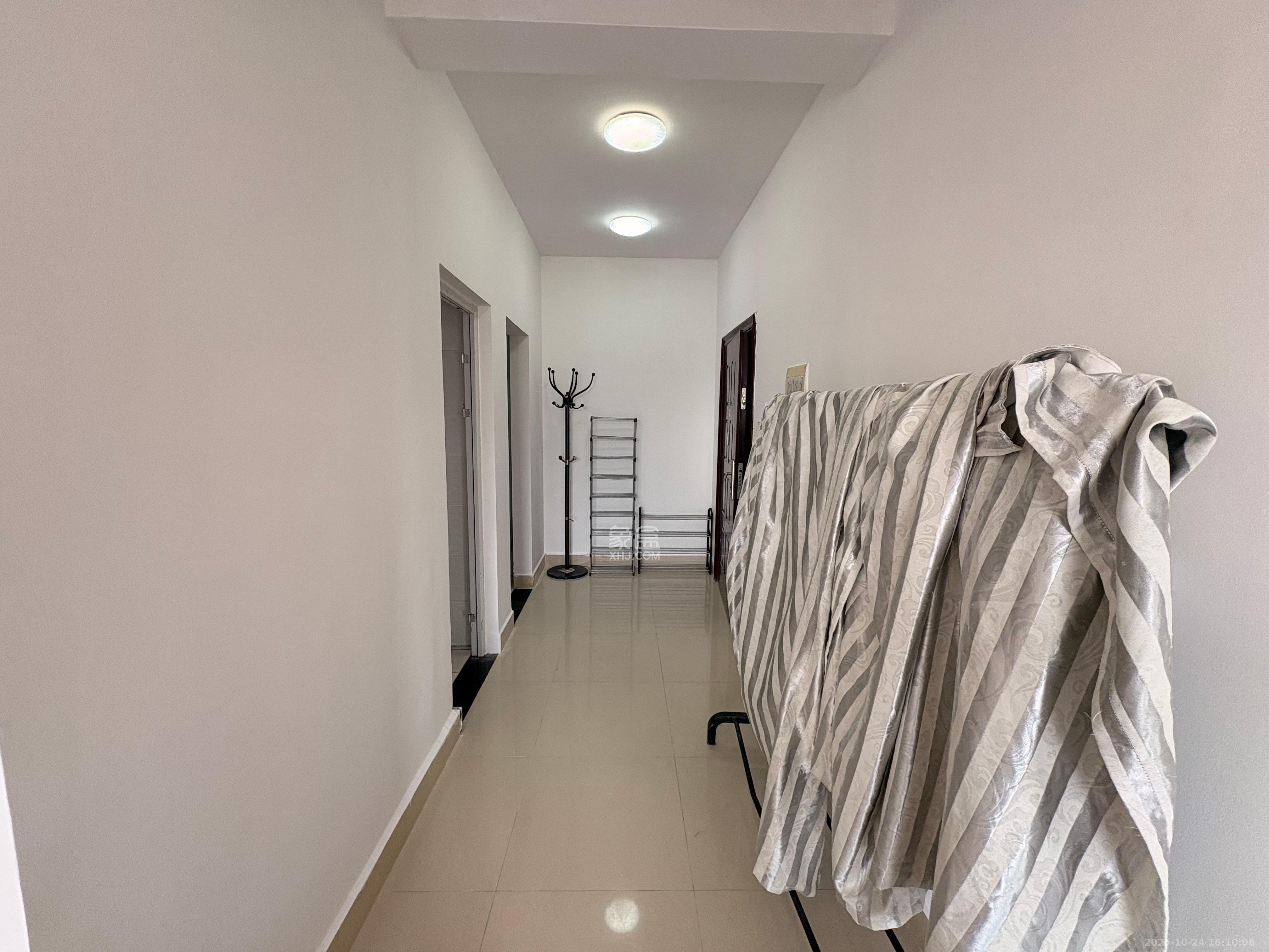 高升金典  1室2厅1卫    1500.0元/月室内图