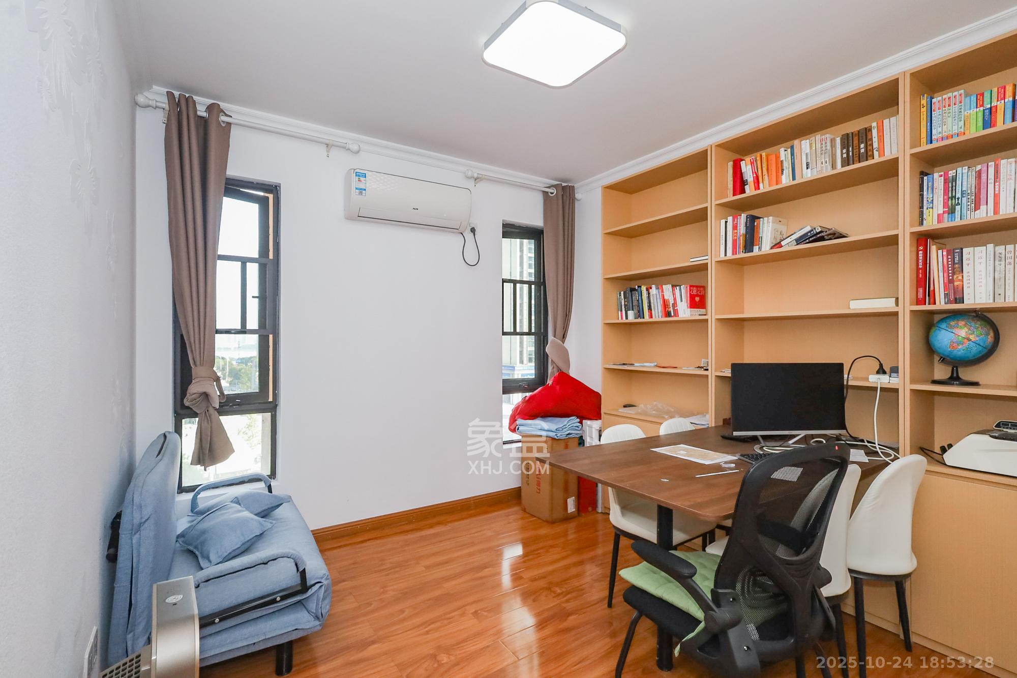 协信星澜汇  3室2厅1卫    98.0万卧室