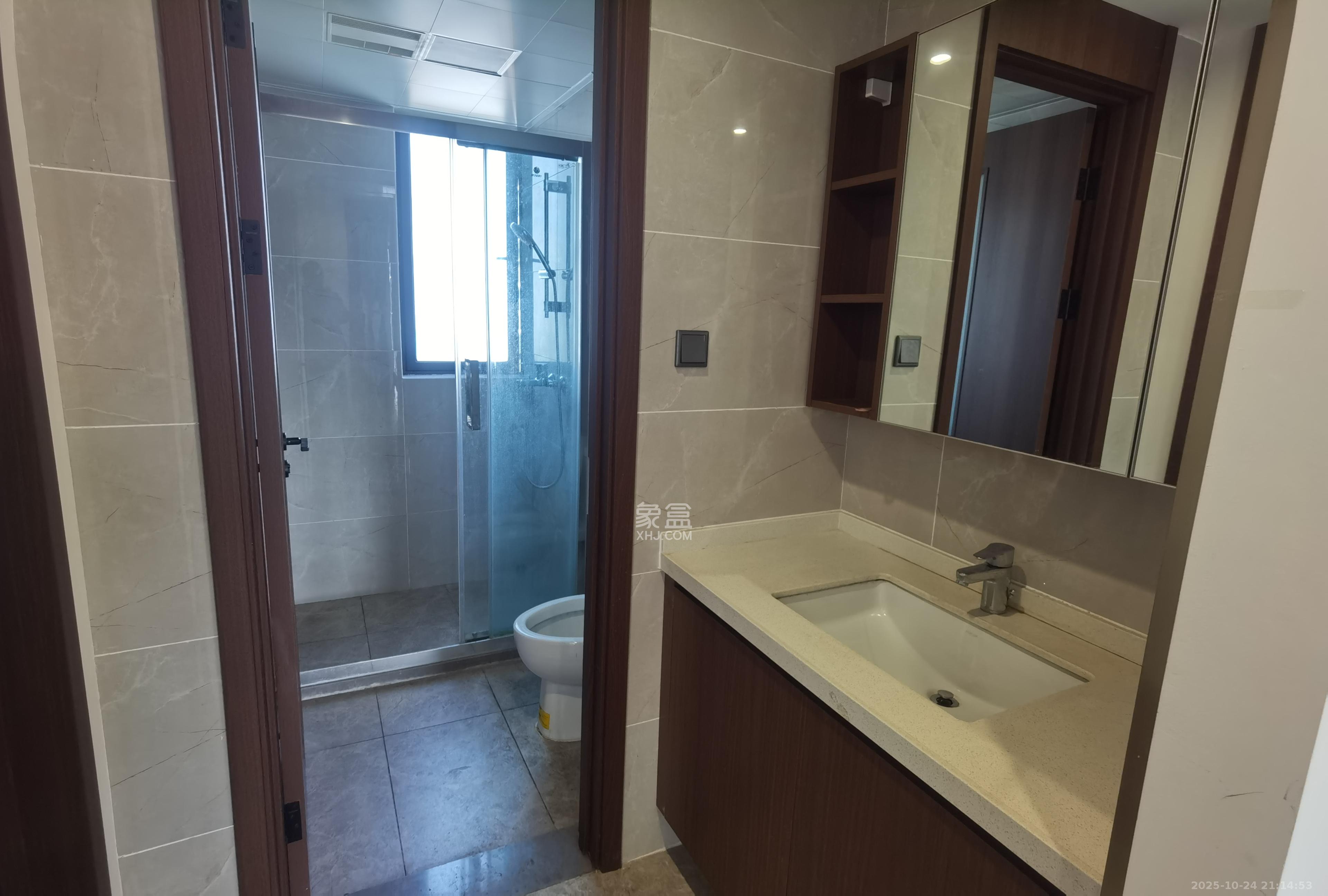 招商雍山湖  4室2厅2卫    3500.0元/月室内图