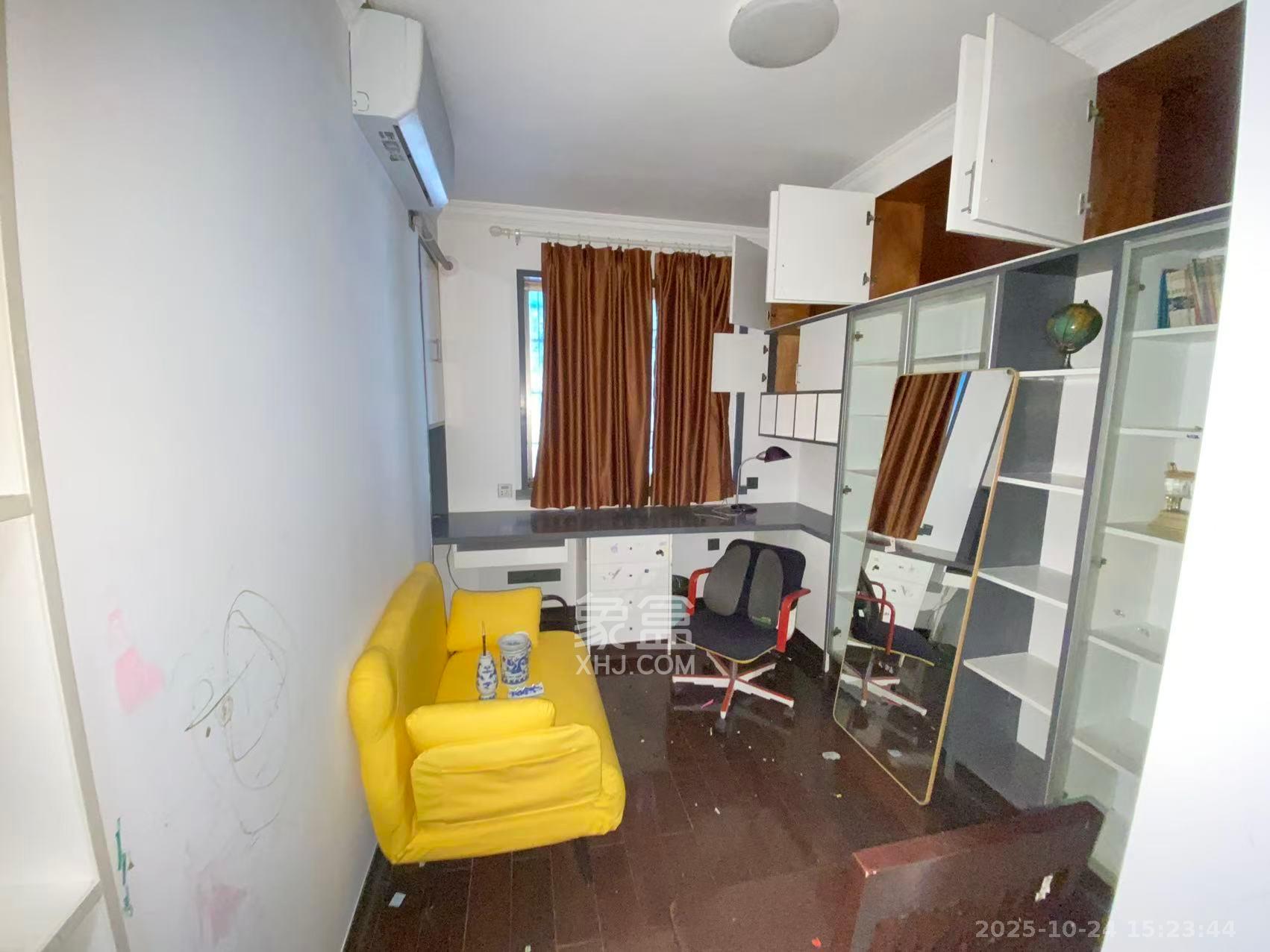 南明苑西区  4室2厅2卫    2700.0元/月 南明苑西区  4室2厅2卫    2700.0元/月室内图