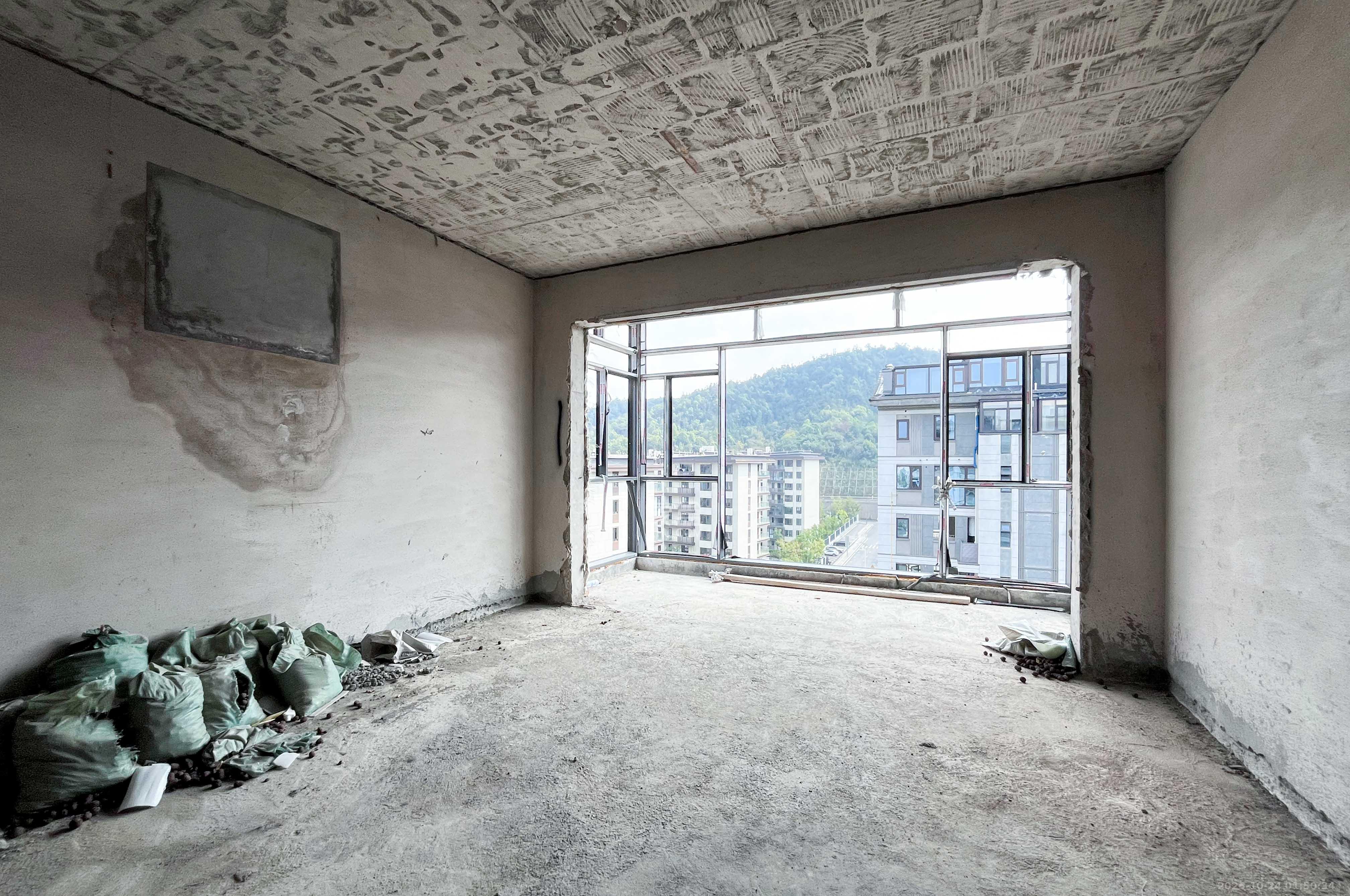 祥源森林之光  5室2厅3卫    288.0万其他