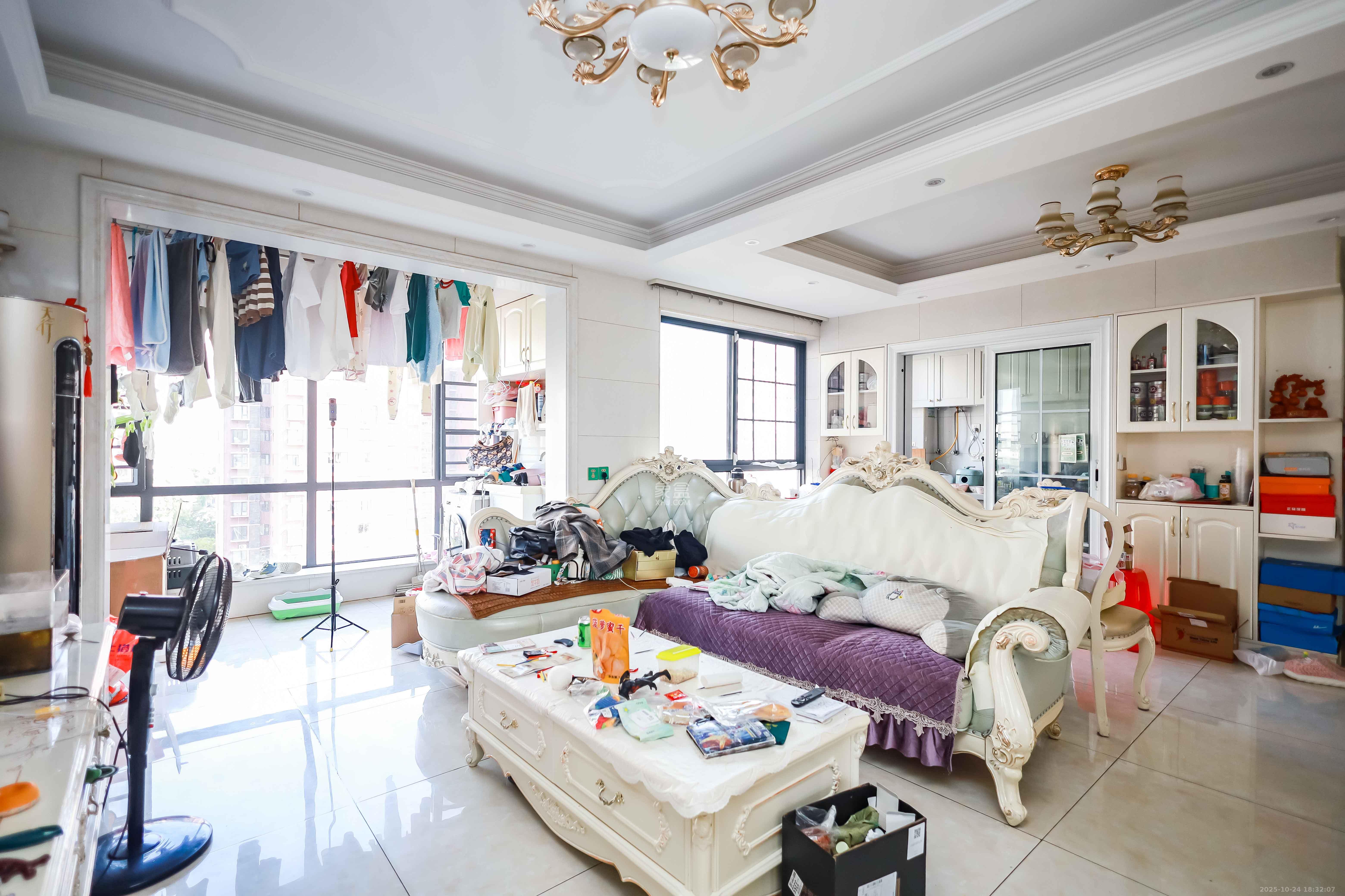 盛世耀凯 3室2厅1卫 98.0万 盛世耀凯 3室2厅1卫 98.0万客厅