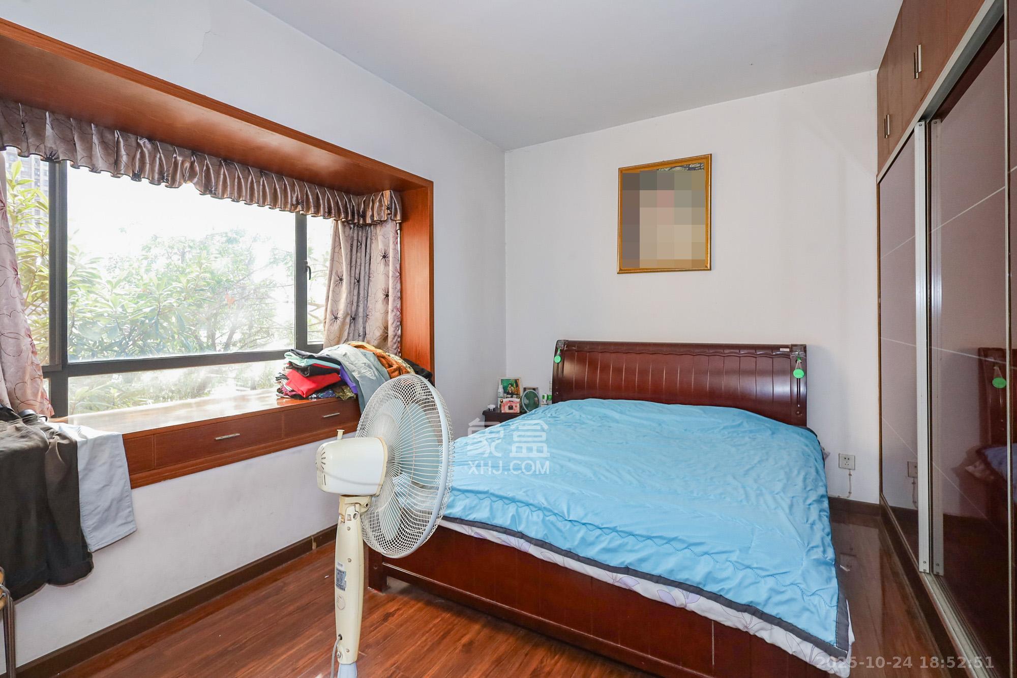 岳银欣苑 1室2厅1卫 68.0万 岳银欣苑 1室2厅1卫 68.0万卧室