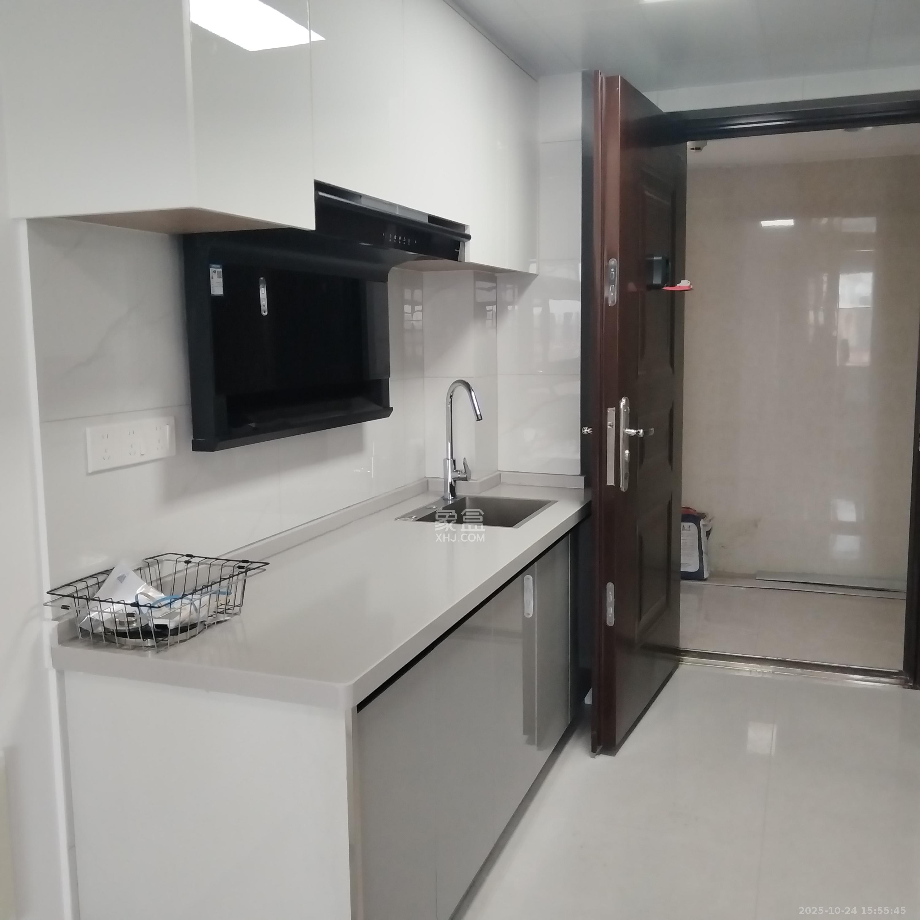 中海珑悦府  1室0厅0卫    1400.0元/月室内图