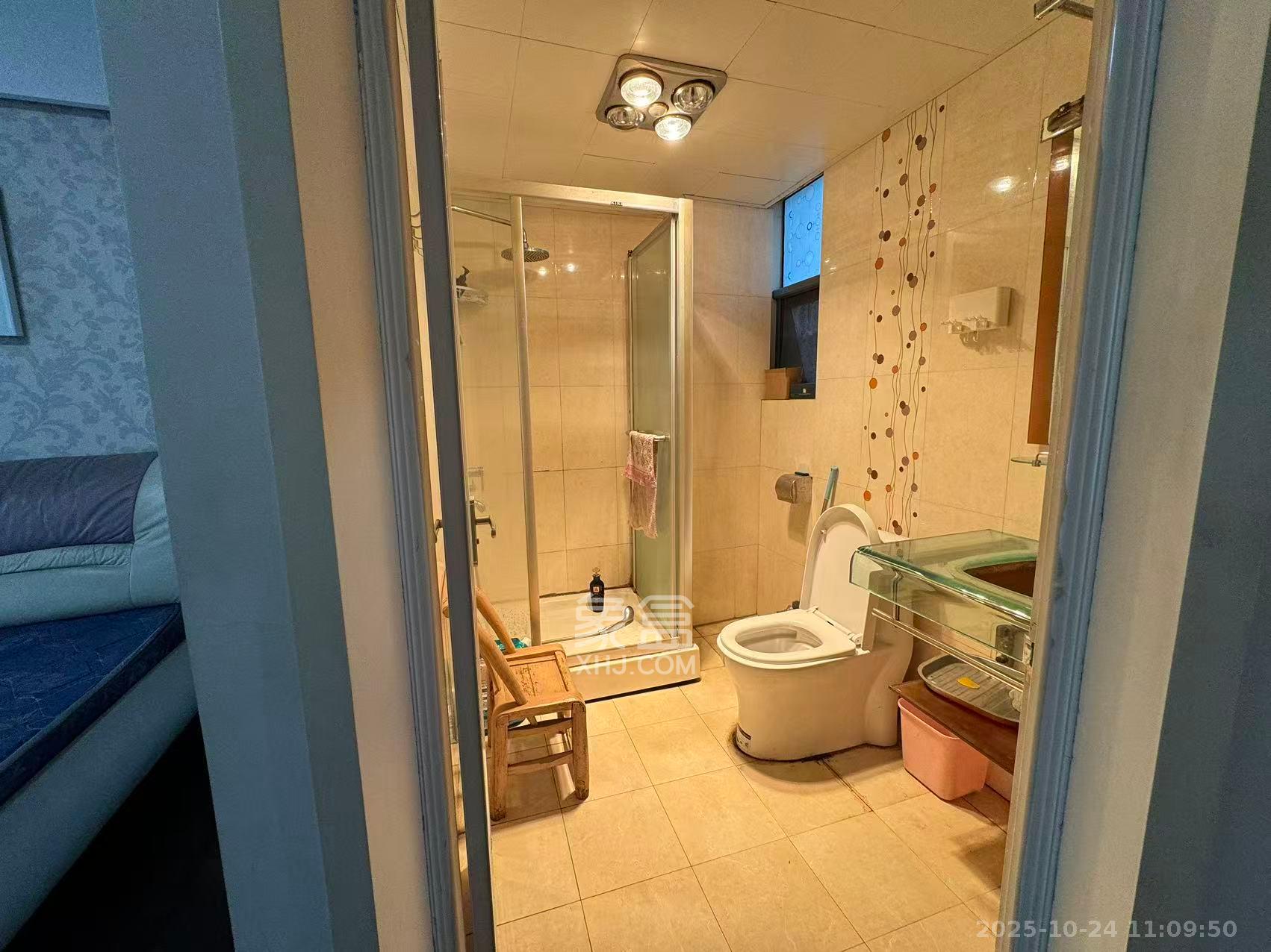 银港水晶城 3室2厅2卫 2800.0元/月 银港水晶城 3室2厅2卫 2800.0元/月室内图