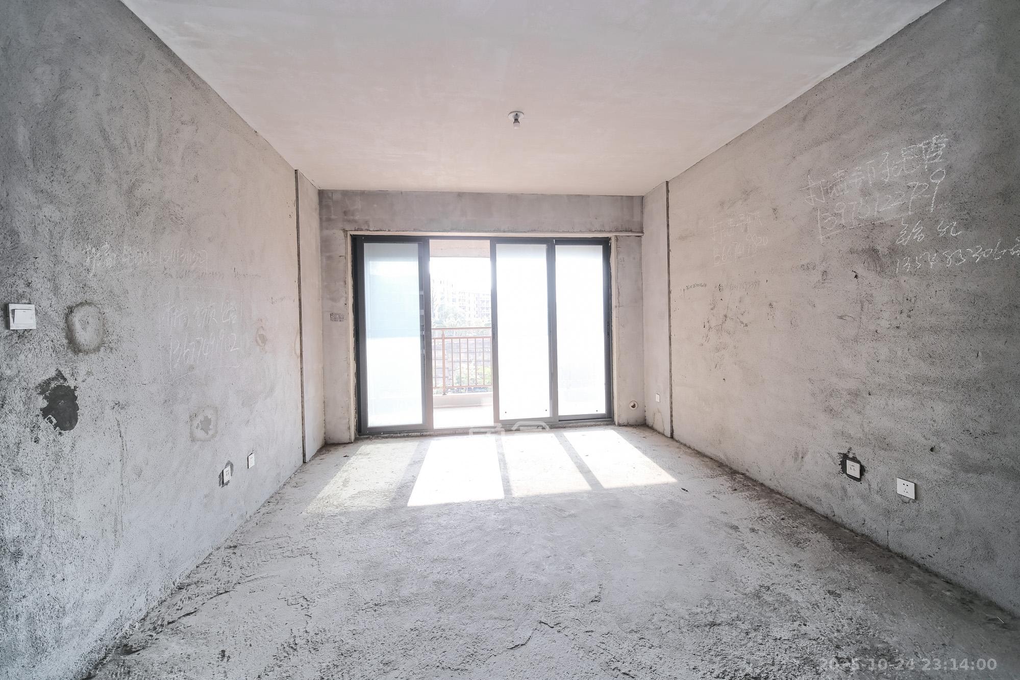 星雅美辰 4室2厅2卫 100.0万 星雅美辰 4室2厅2卫 100.0万客厅