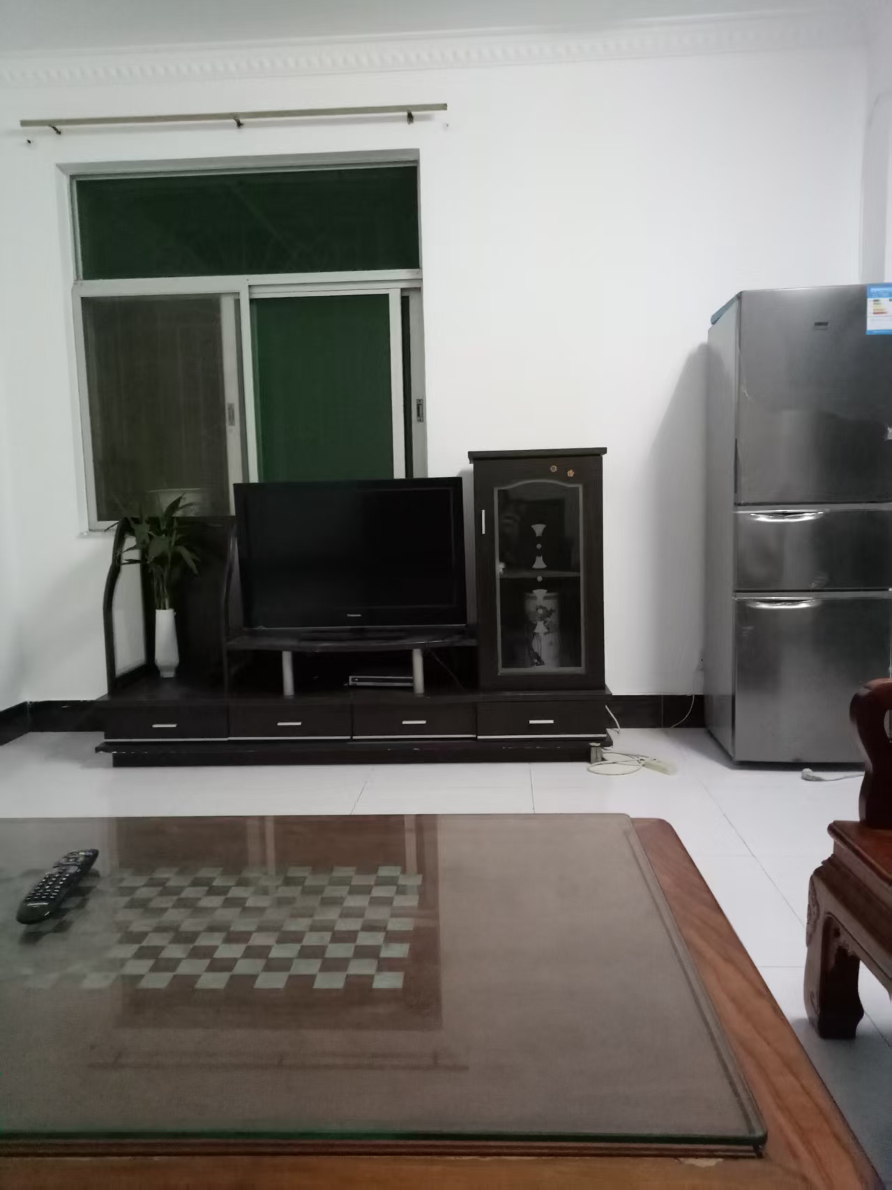 民航金盘公寓  3室2厅1卫    2500.0元/月 民航金盘公寓  3室2厅1卫    2500.0元/月室内图1