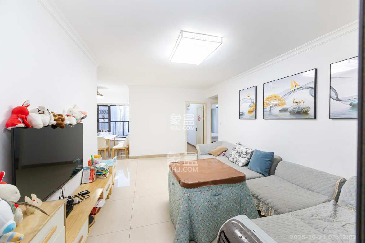 时代倾城一期 3室2厅2卫 82.0万 时代倾城一期 3室2厅2卫 82.0万客厅