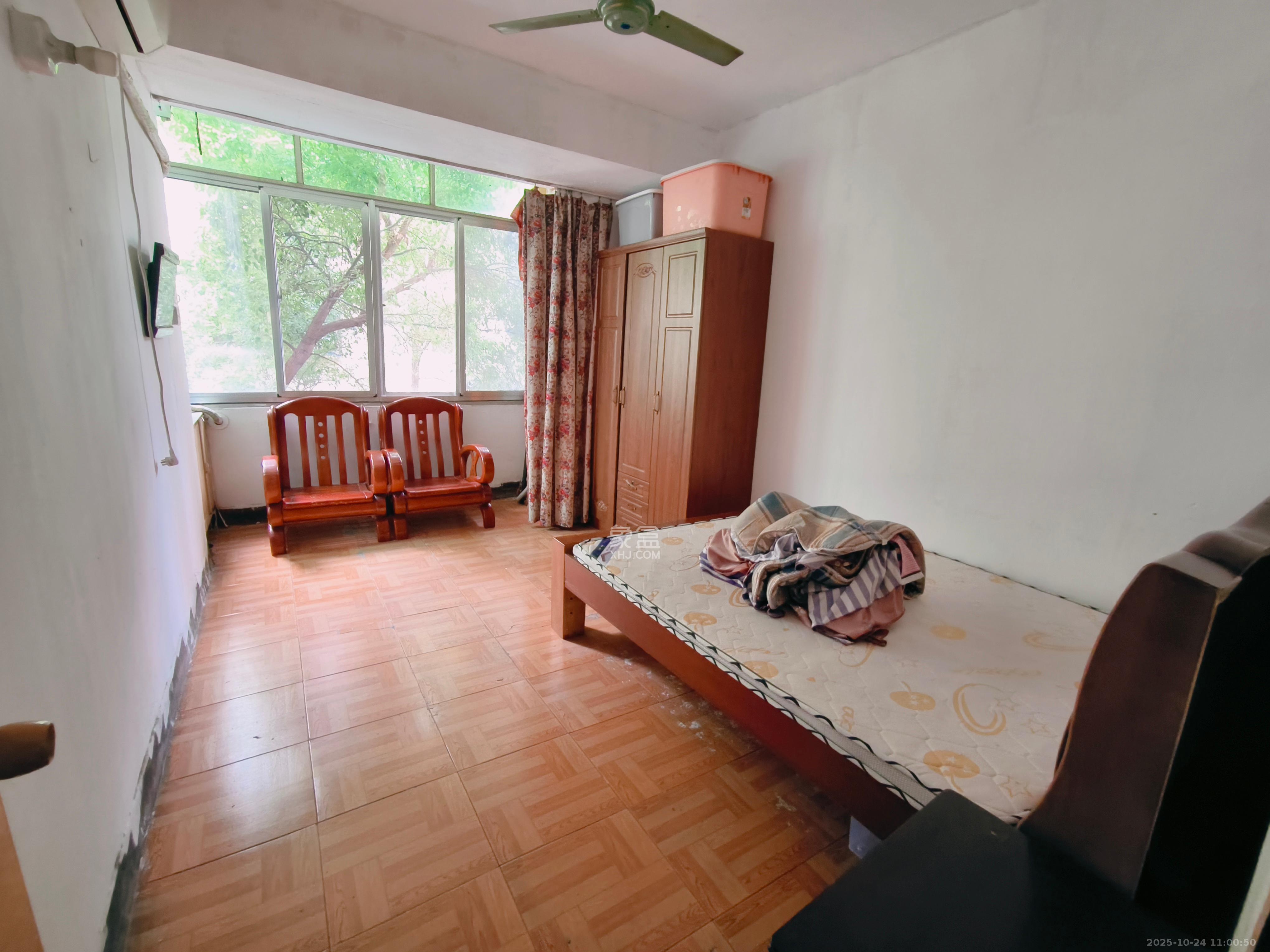 妹子山社区(曙光社区)  2室1厅1卫    800.0元/月 妹子山社区(曙光社区)  2室1厅1卫    800.0元/月室内图