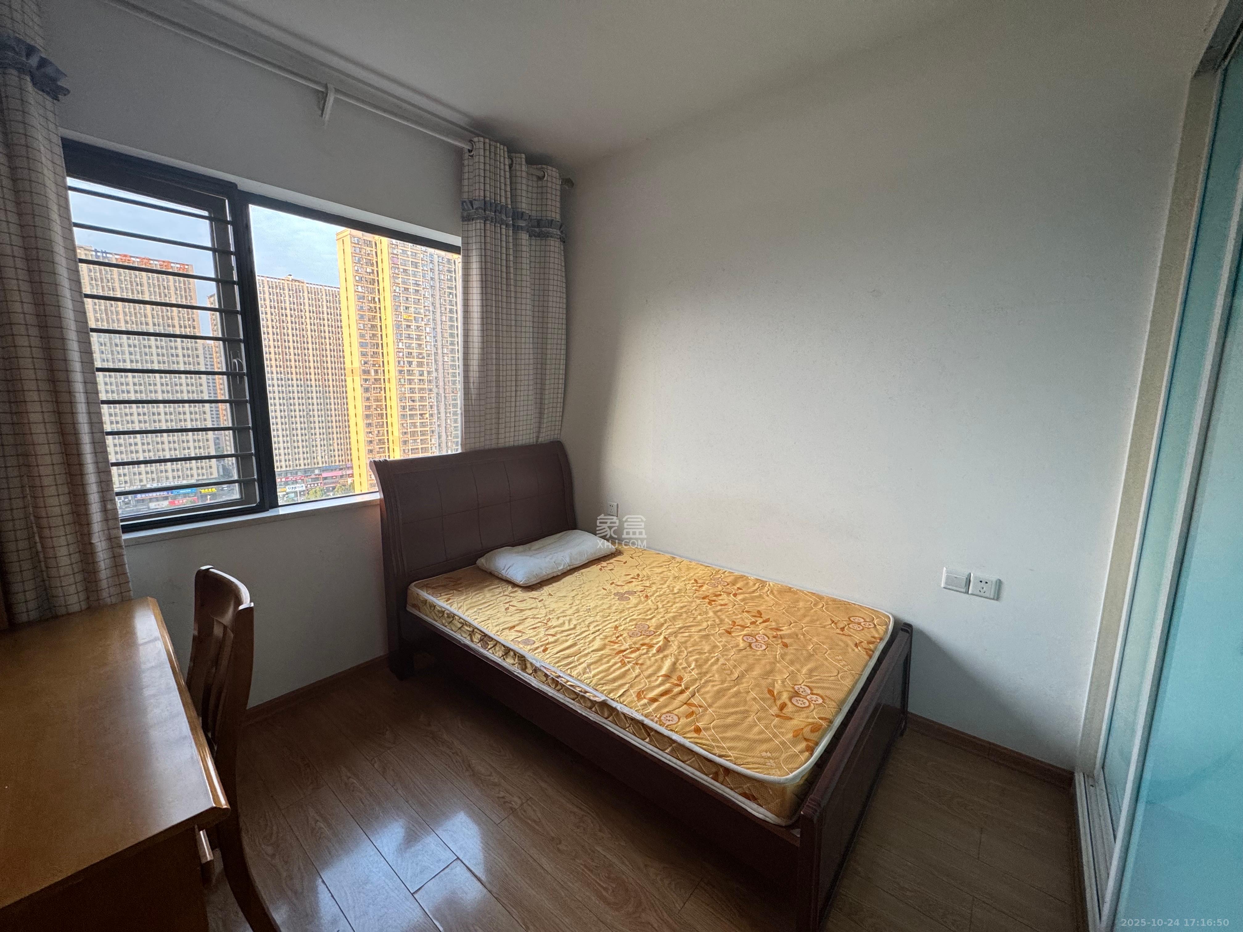 钰龙天下一期  4室2厅2卫    4500.0元/月 钰龙天下一期  4室2厅2卫    4500.0元/月室内图