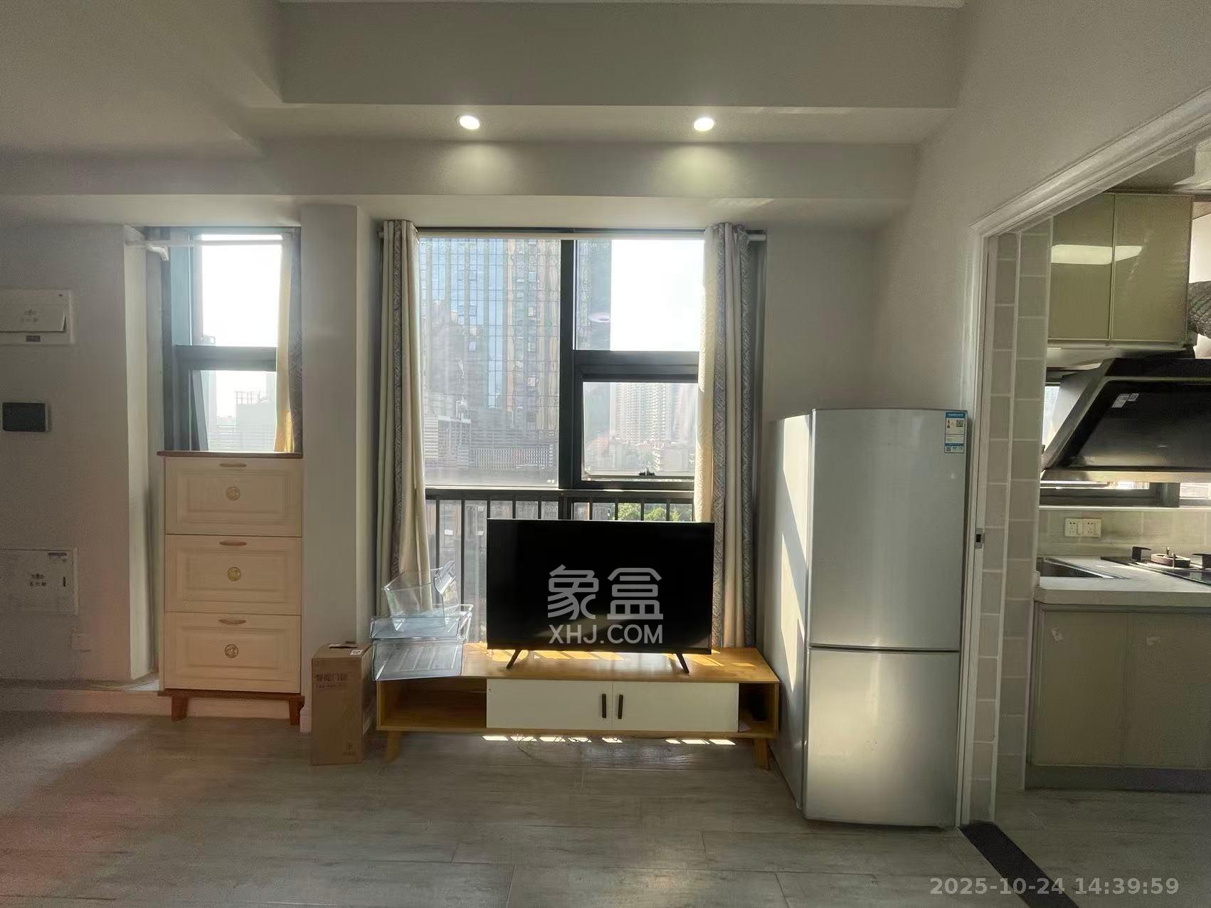 第六都（陆都小区）  1室1厅1卫    2000.0元/月室内图1