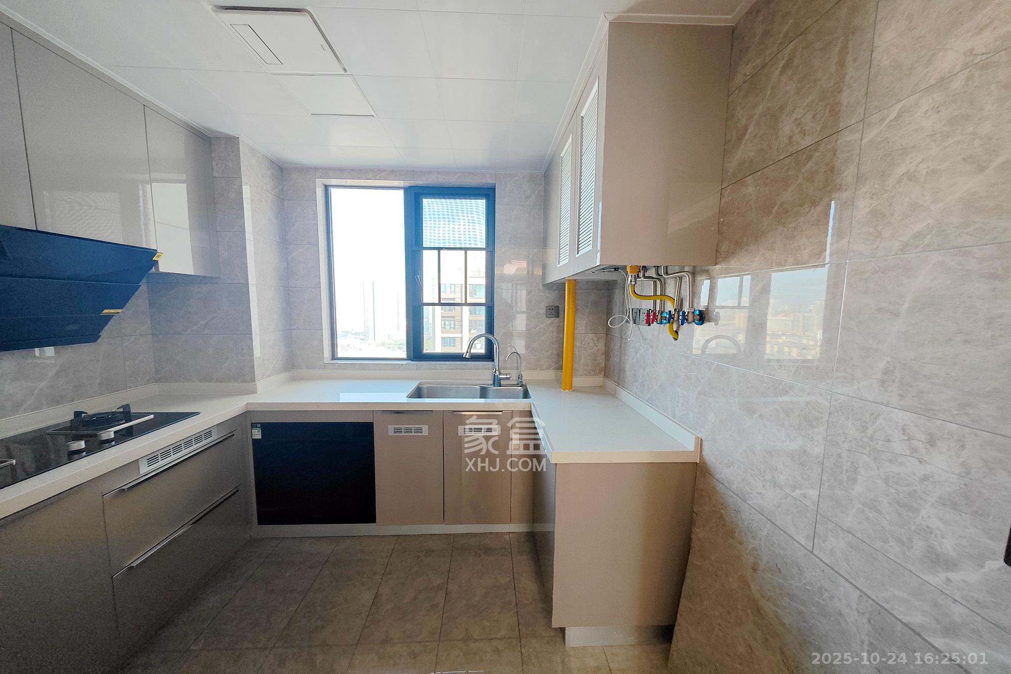 旭辉国悦府 4室2厅2卫 190.0万 旭辉国悦府 4室2厅2卫 190.0万厨房