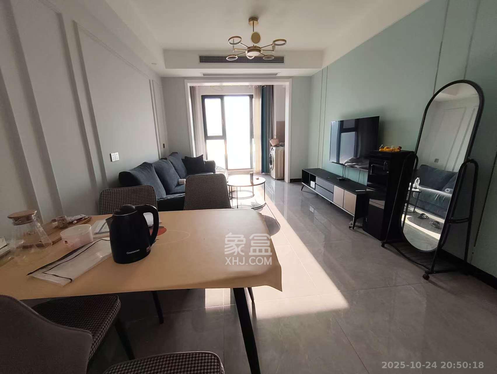 绿地海外滩二期  3室2厅2卫    2200.0元/月室内图