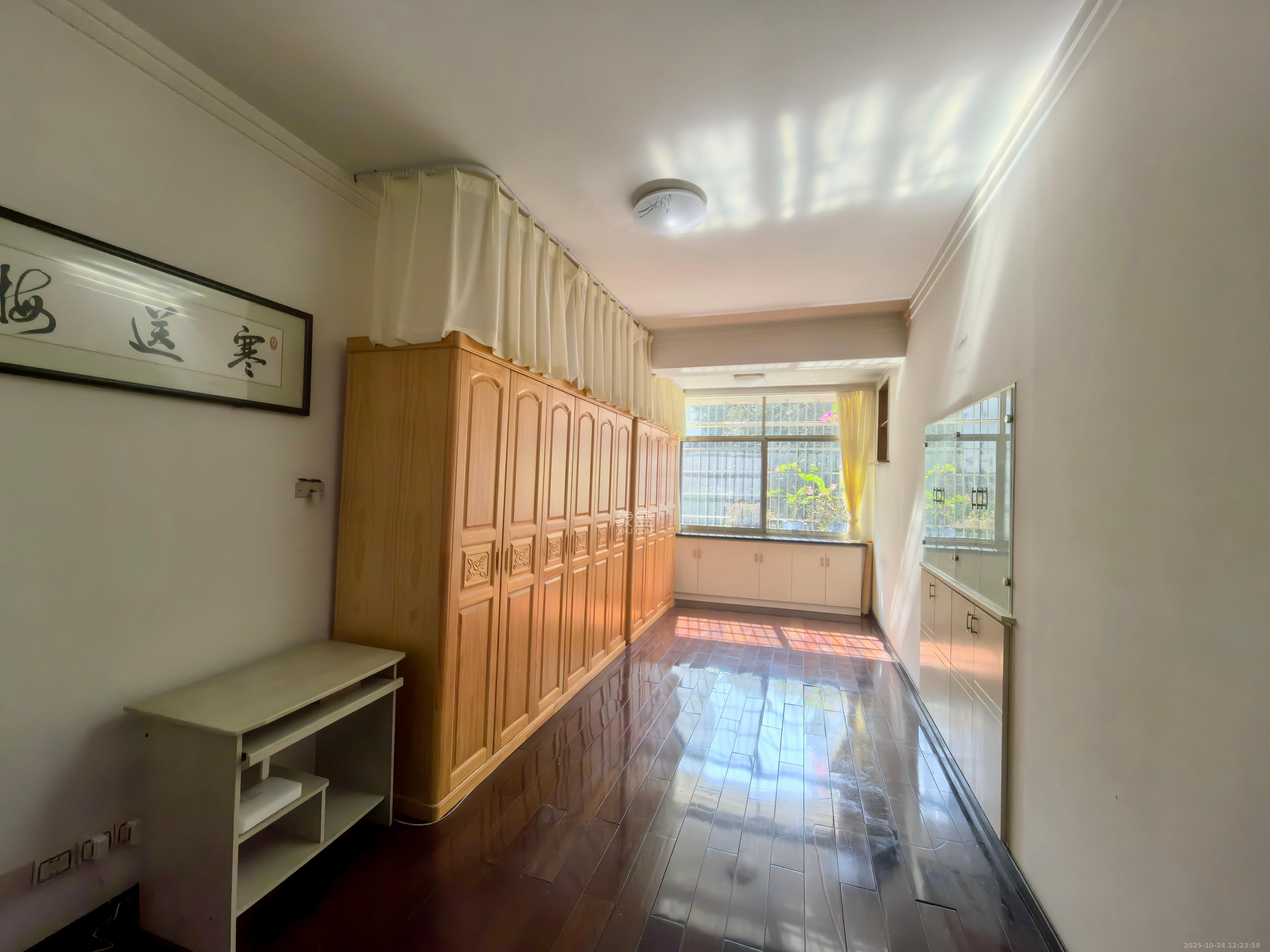 银苑山庄  4室2厅1卫    1800.0元/月室内图