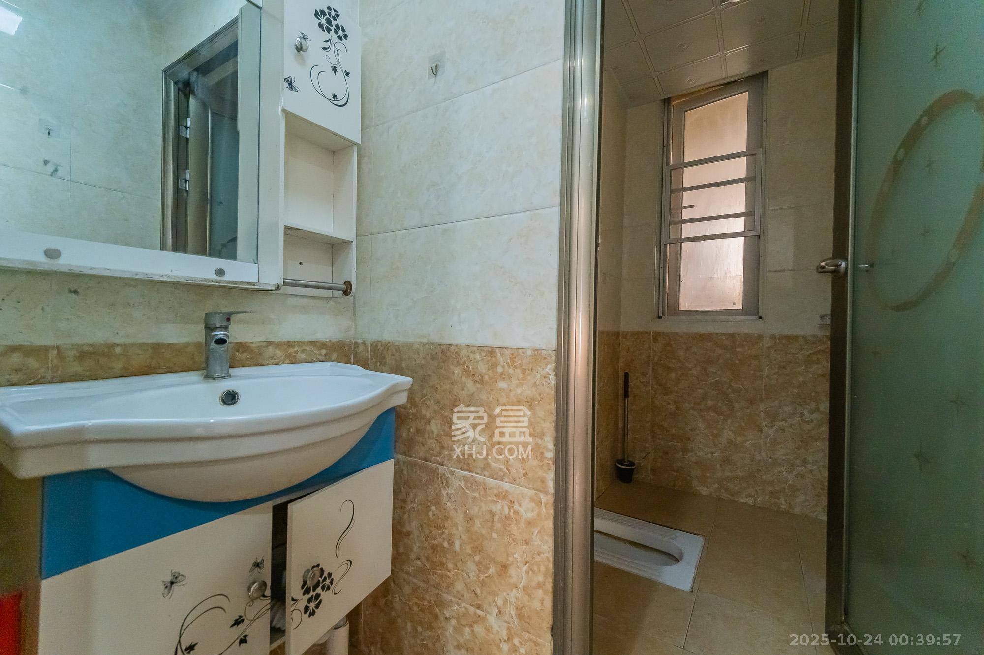 MOMA当代广场 3室2厅1卫 56.0万 MOMA当代广场 3室2厅1卫 56.0万卫生间