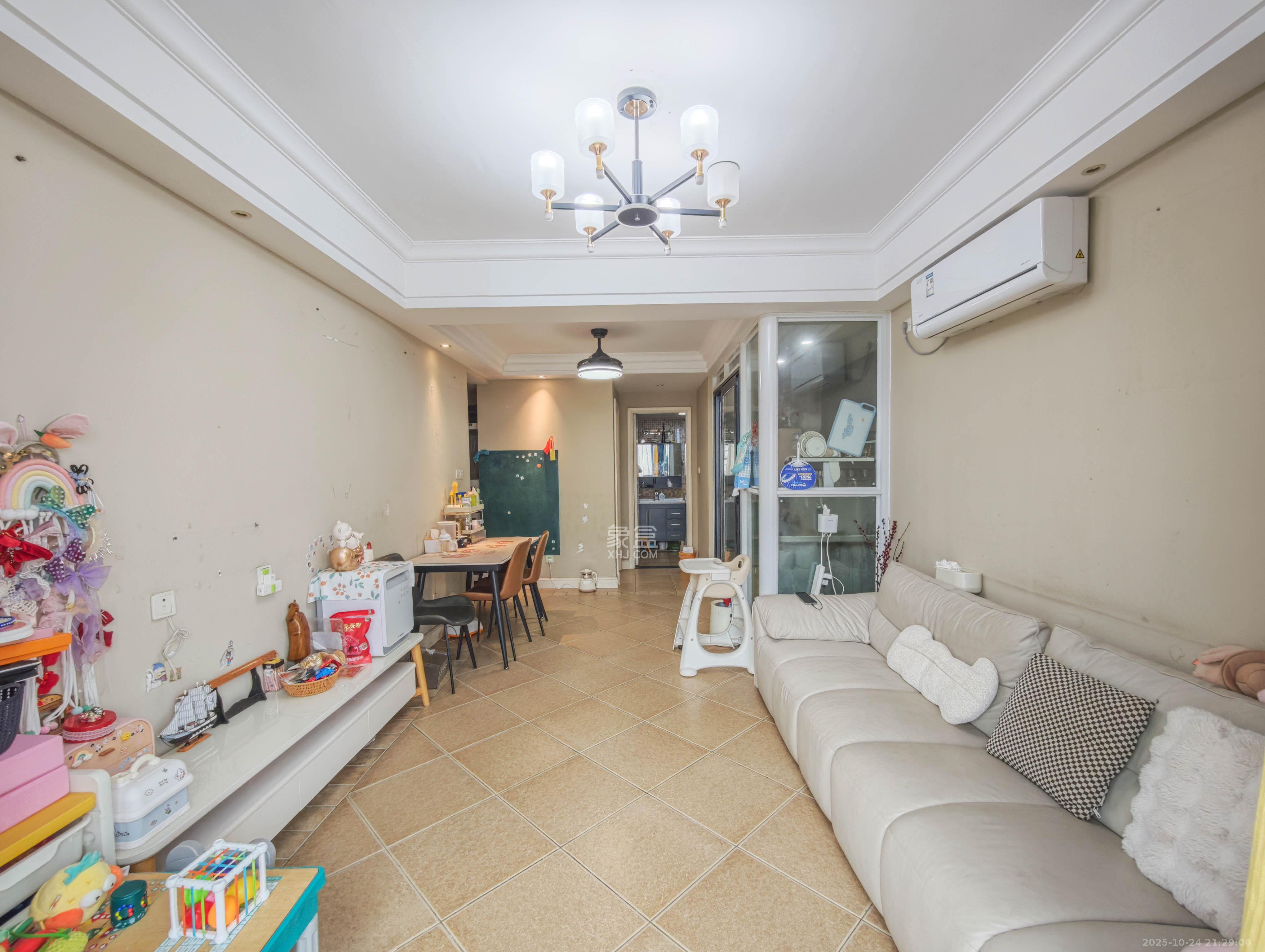 保利城(中航城国际社区、郡原美村) 1室1厅1卫 52.0万 保利城(中航城国际社区、郡原美村) 1室1厅1卫 52.0万客厅