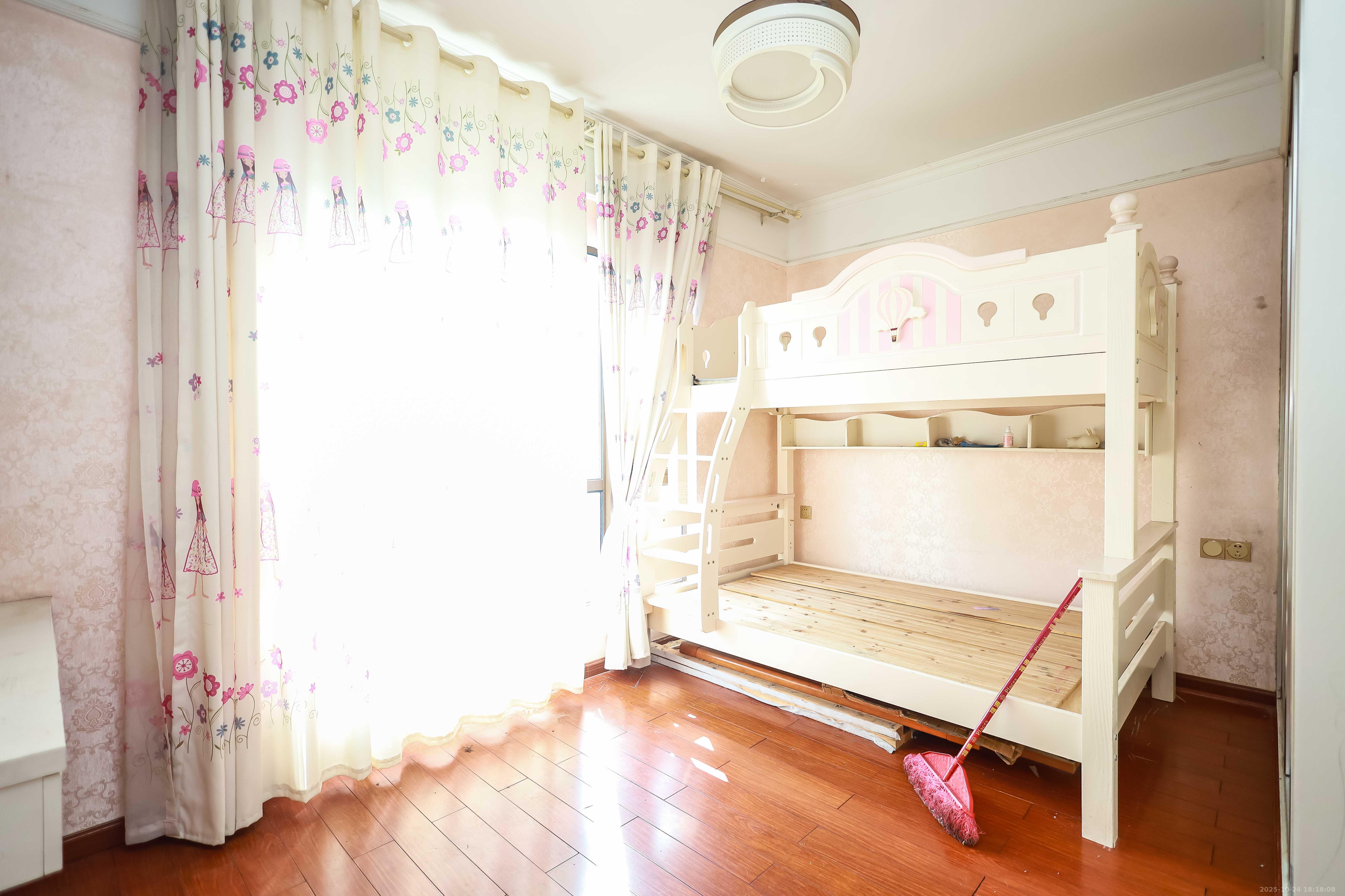 奥克斯缔壹城  3室2厅2卫    3500.0元/月室内图