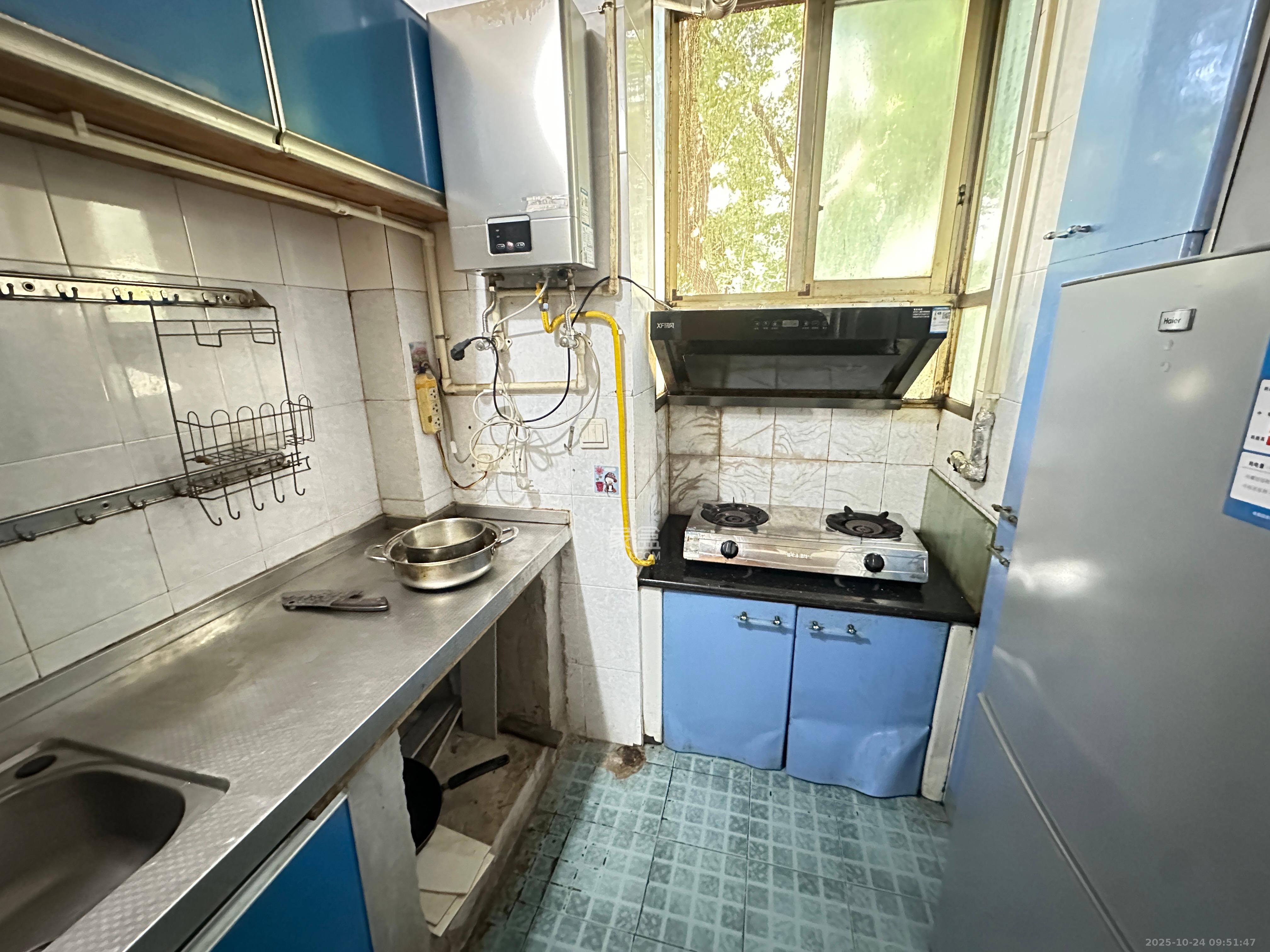 轻苑小区  3室1厅1卫    2200.0元/月室内图