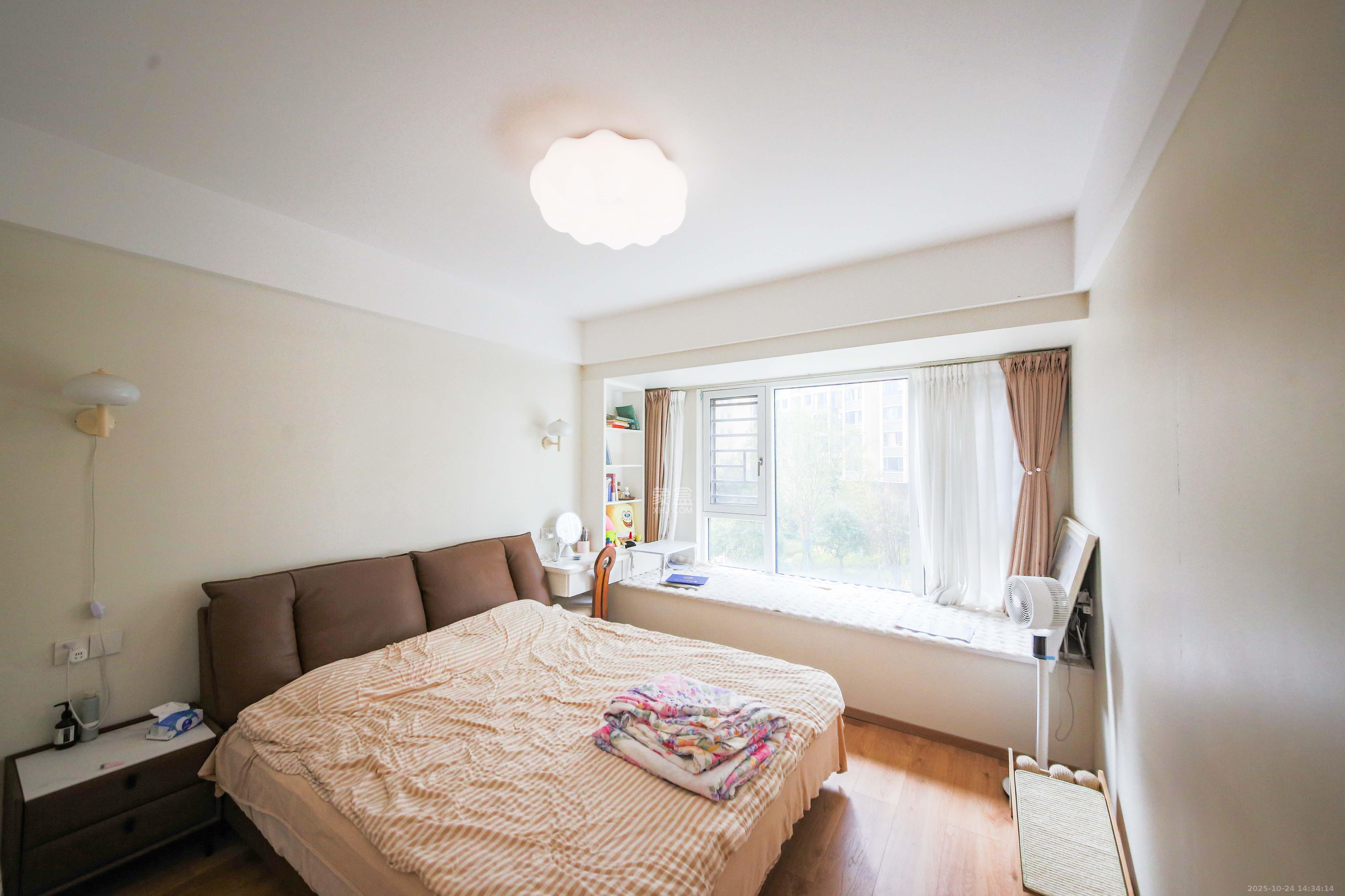 博林云栖  3室2厅2卫    170.0万卧室