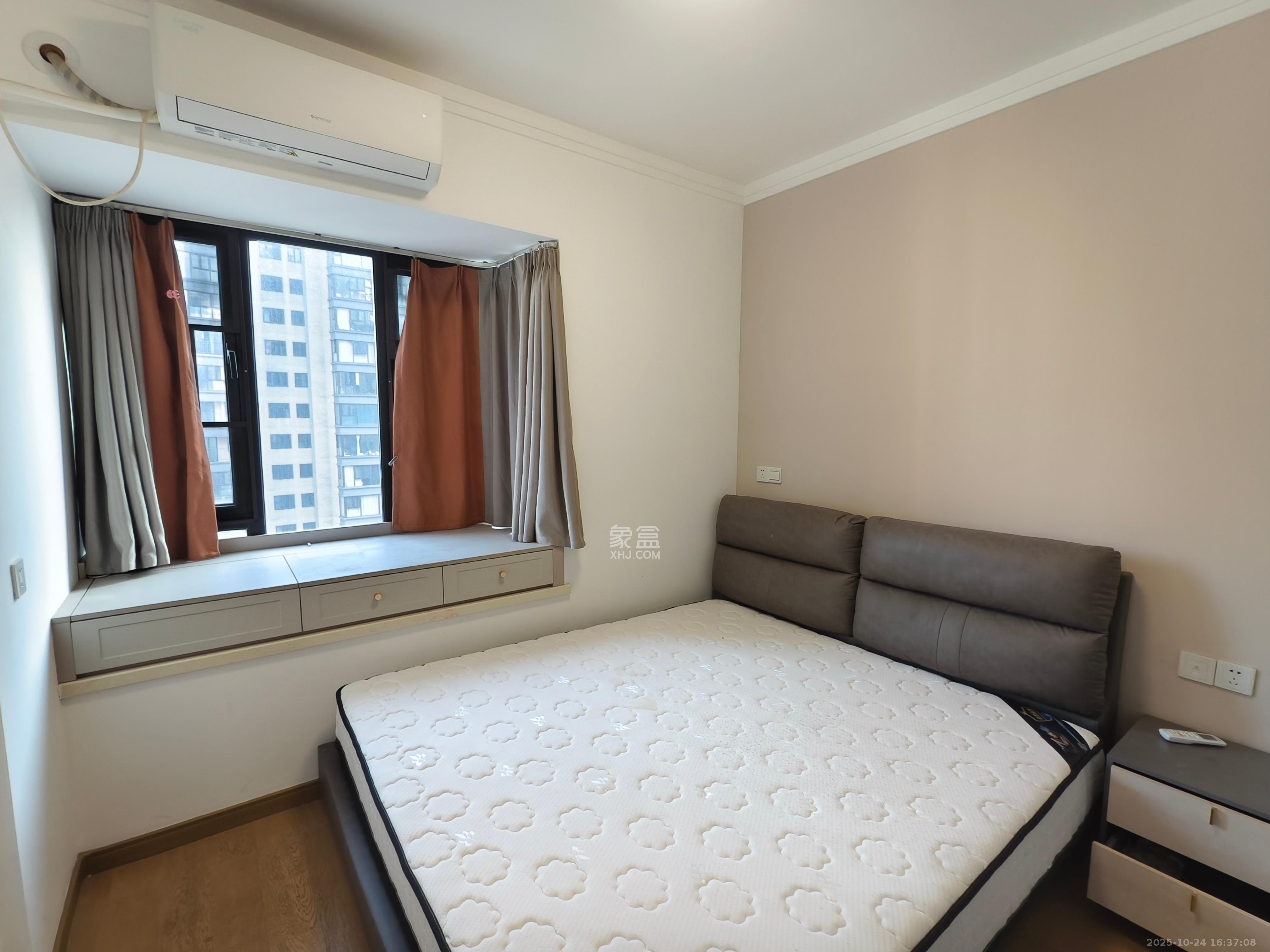 万润滨江天著  3室2厅2卫    2600.0元/月室内图