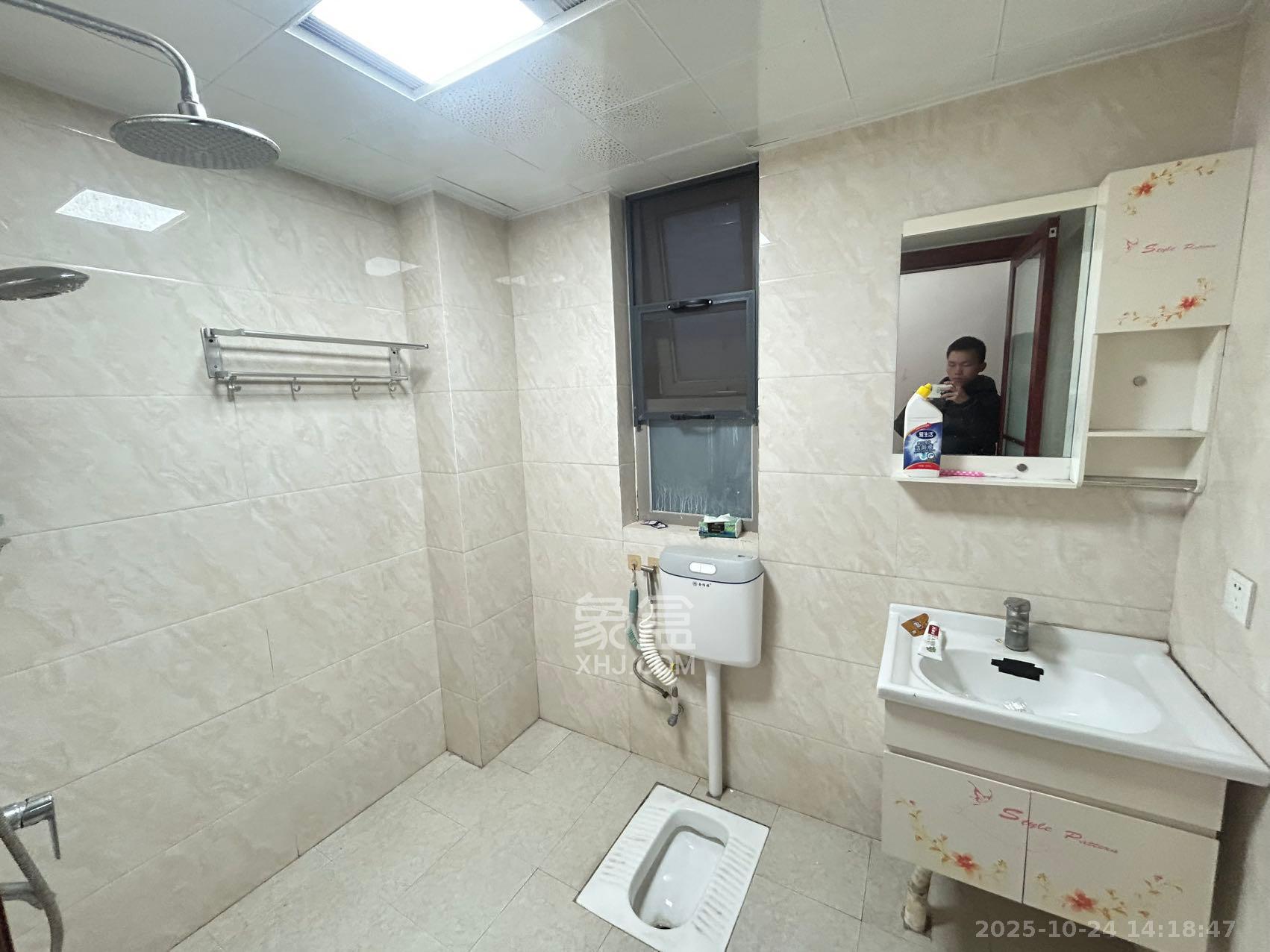 怡海星城 3室2厅2卫 1800.0元/月 怡海星城 3室2厅2卫 1800.0元/月室内图