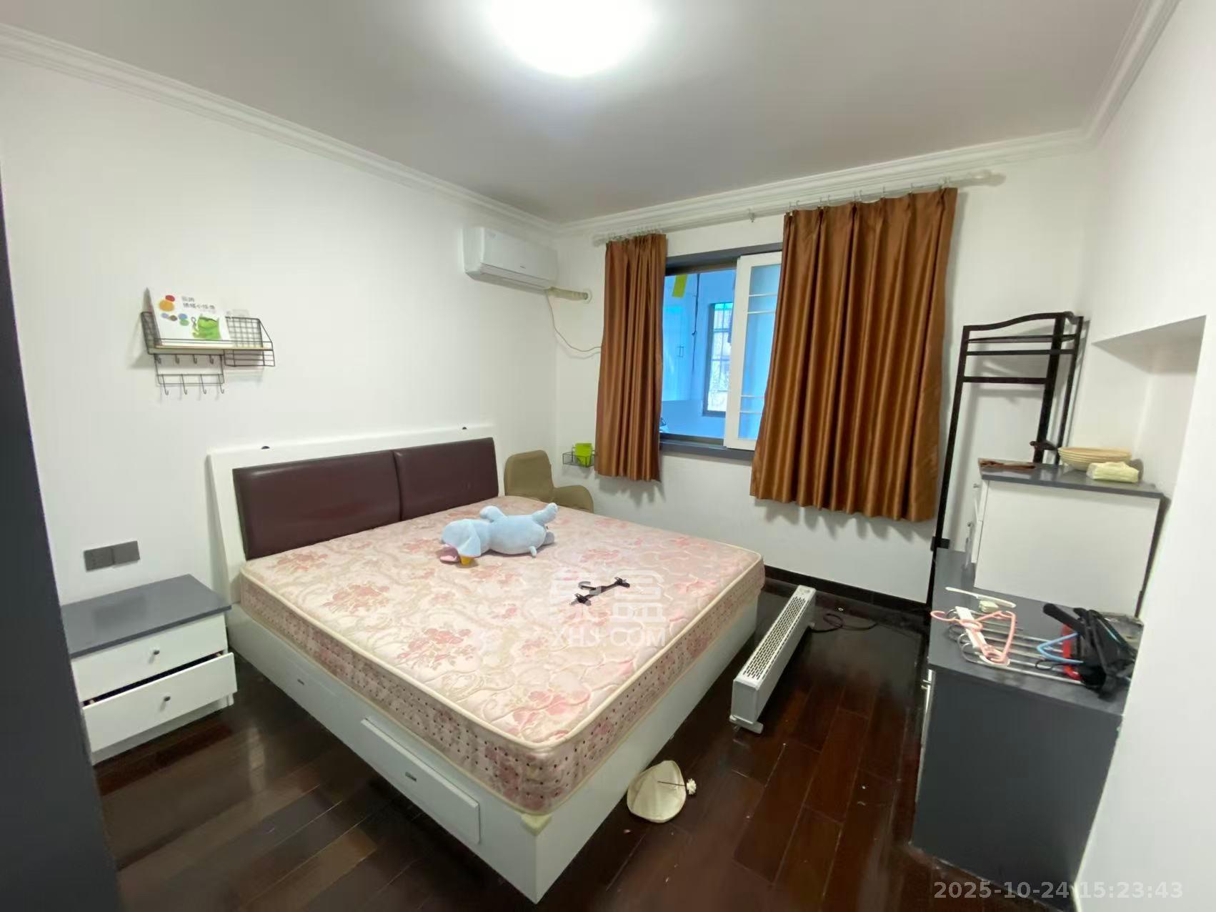 南明苑西区  4室2厅2卫    2700.0元/月 南明苑西区  4室2厅2卫    2700.0元/月室内图