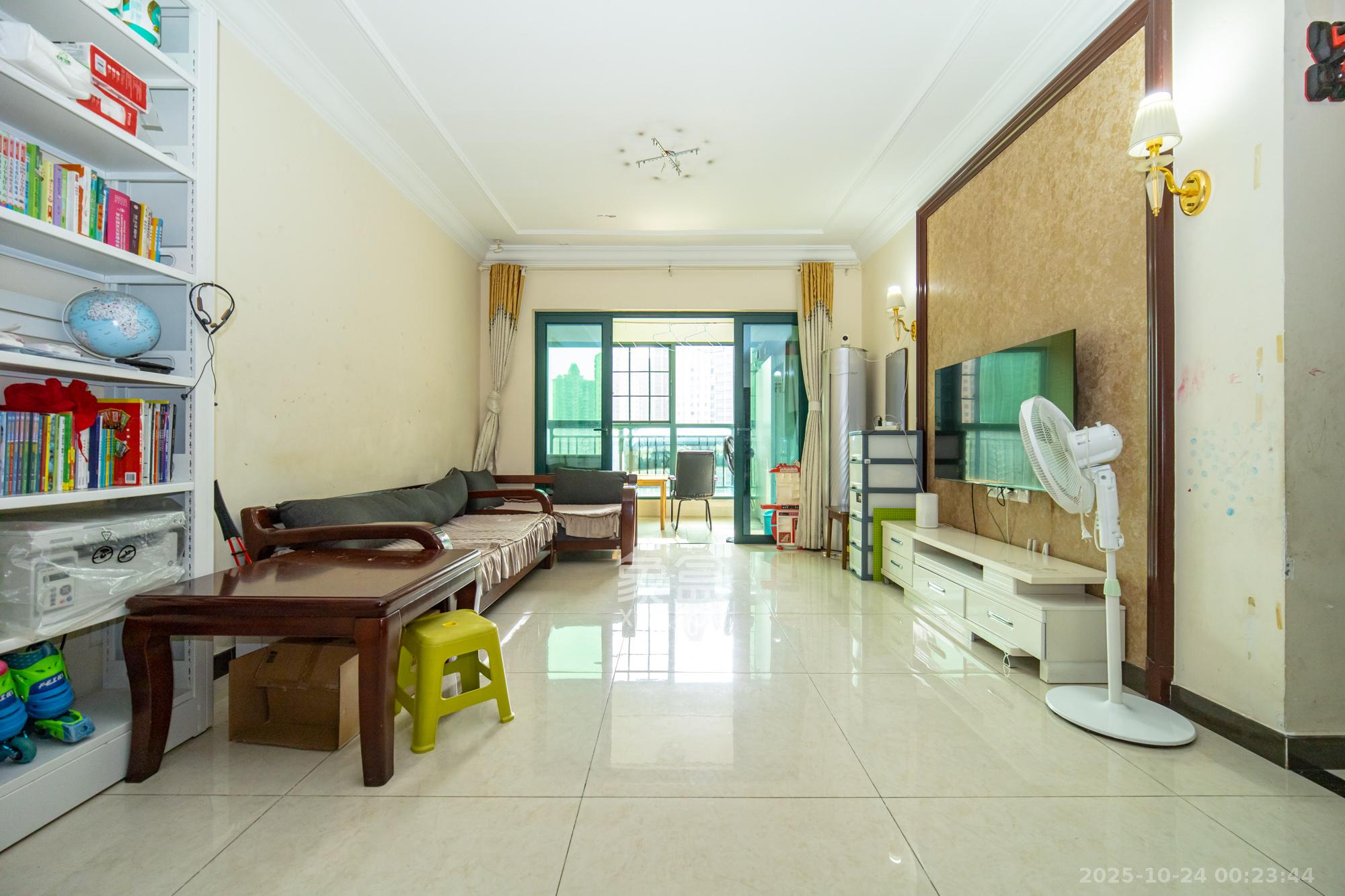 恒大雅苑  2室2厅1卫    75.0万 恒大雅苑  2室2厅1卫    75.0万客厅