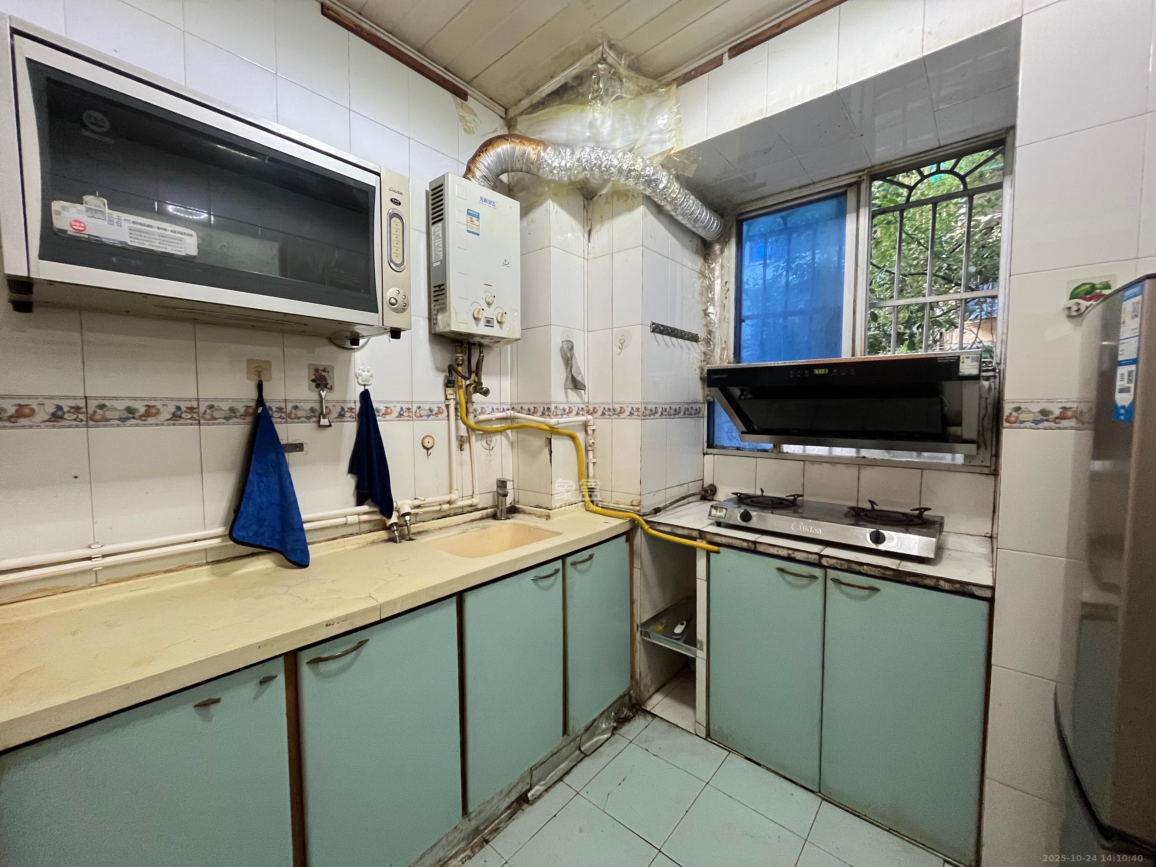 红旗区四片 2室1厅1卫 2000.0元/月 红旗区四片 2室1厅1卫 2000.0元/月室内图