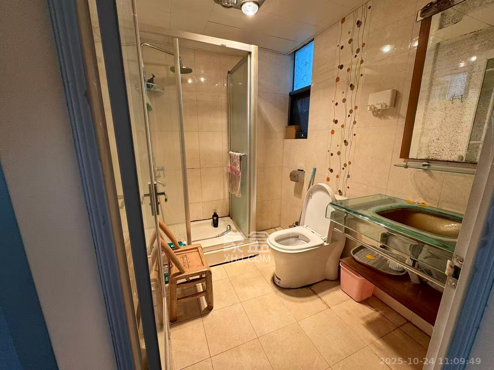 银港水晶城 3室2厅2卫 2800.0元/月 银港水晶城 3室2厅2卫 2800.0元/月室内图