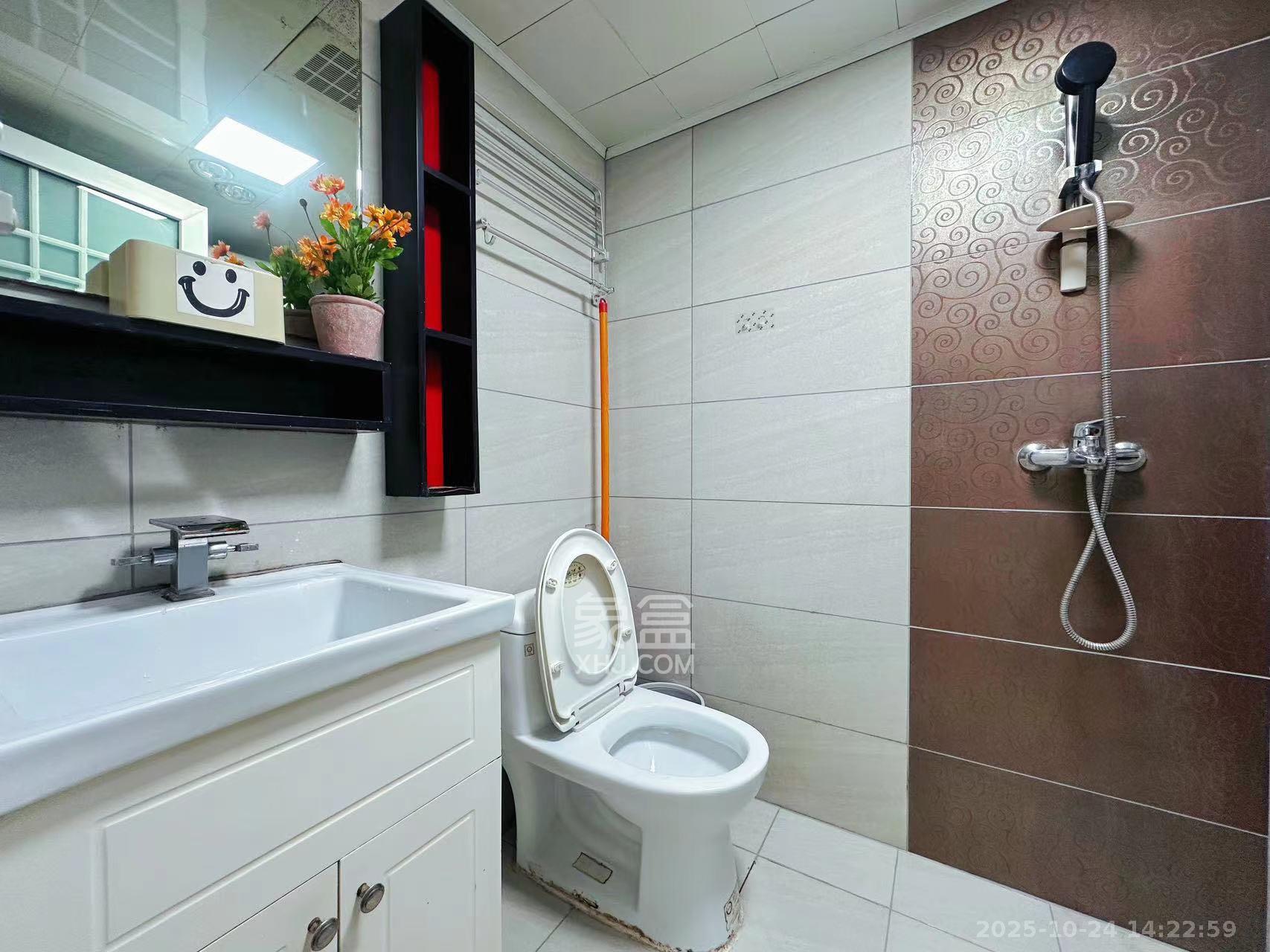 三万英尺  1室1厅1卫    2000.0元/月 三万英尺  1室1厅1卫    2000.0元/月室内图