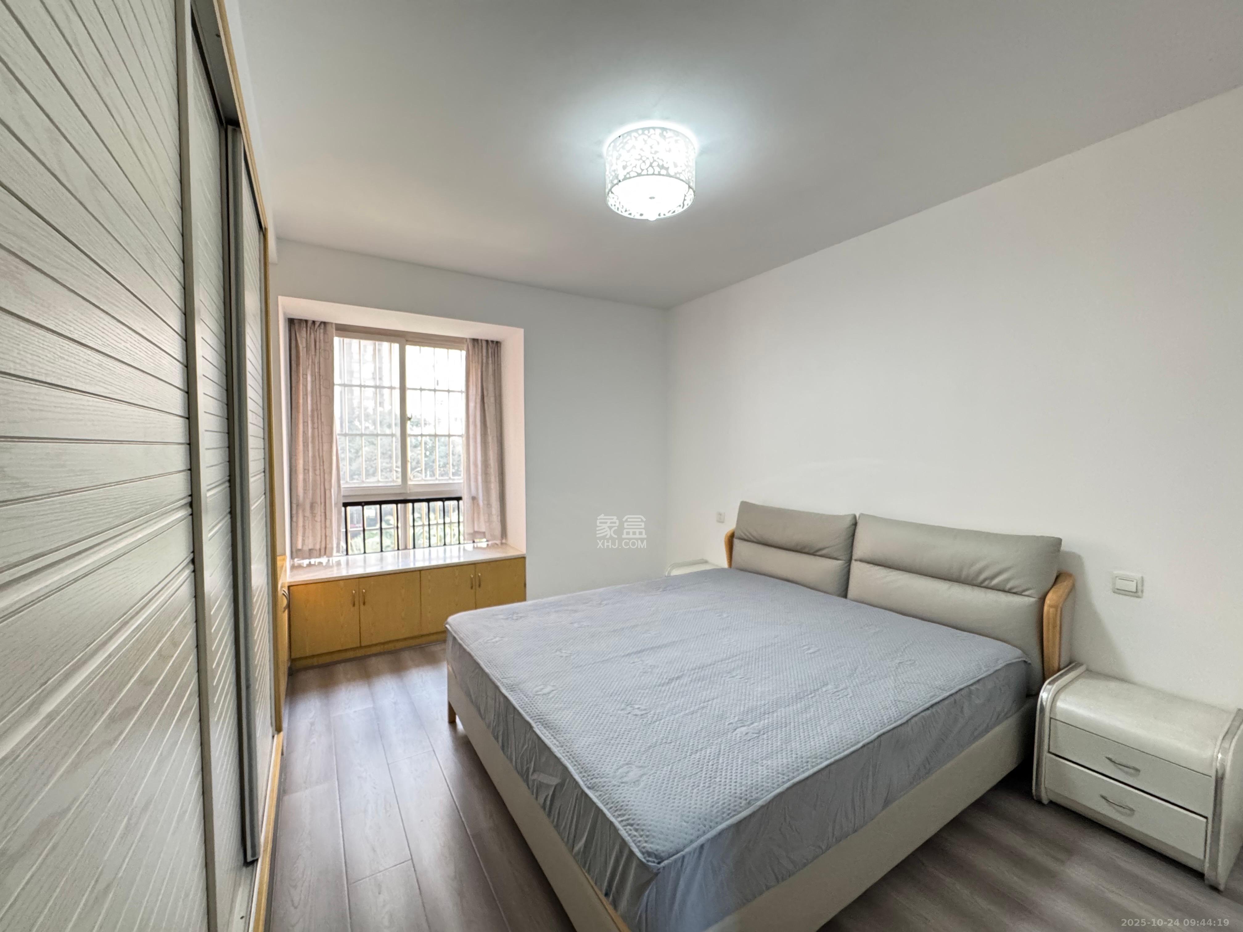 山水华景  3室2厅2卫    2800.0元/月 山水华景  3室2厅2卫    2800.0元/月室内图