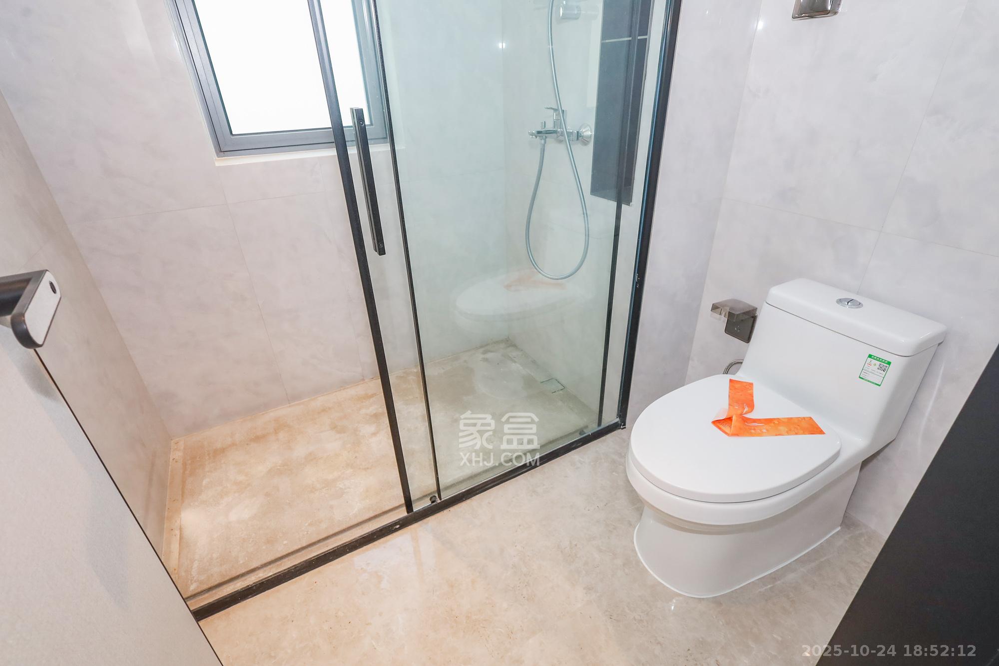 招商蛇口滨江境  3室2厅2卫    420.0万卫生间