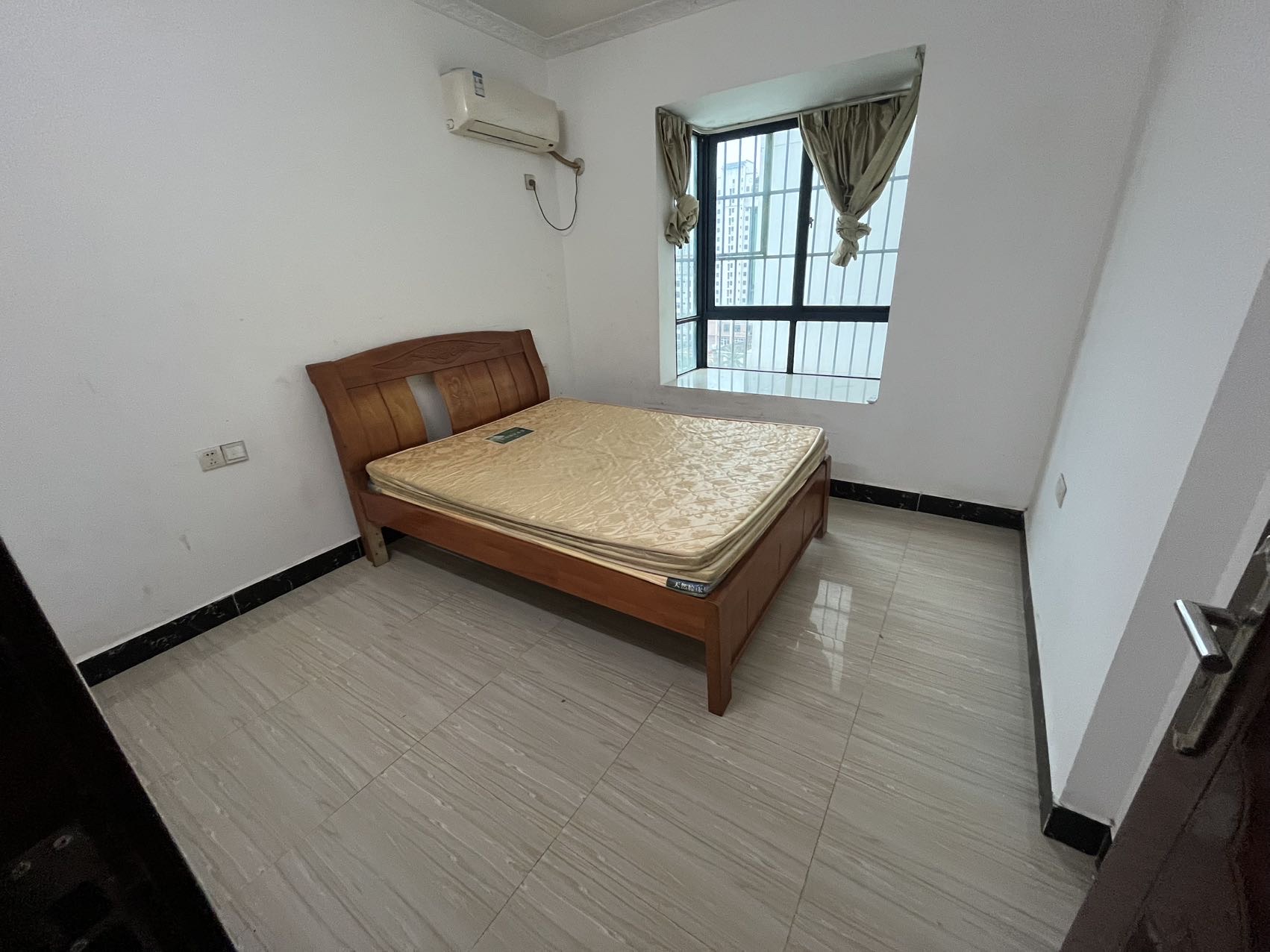 富源小区  2室1厅1卫    1800.0元/月室内图