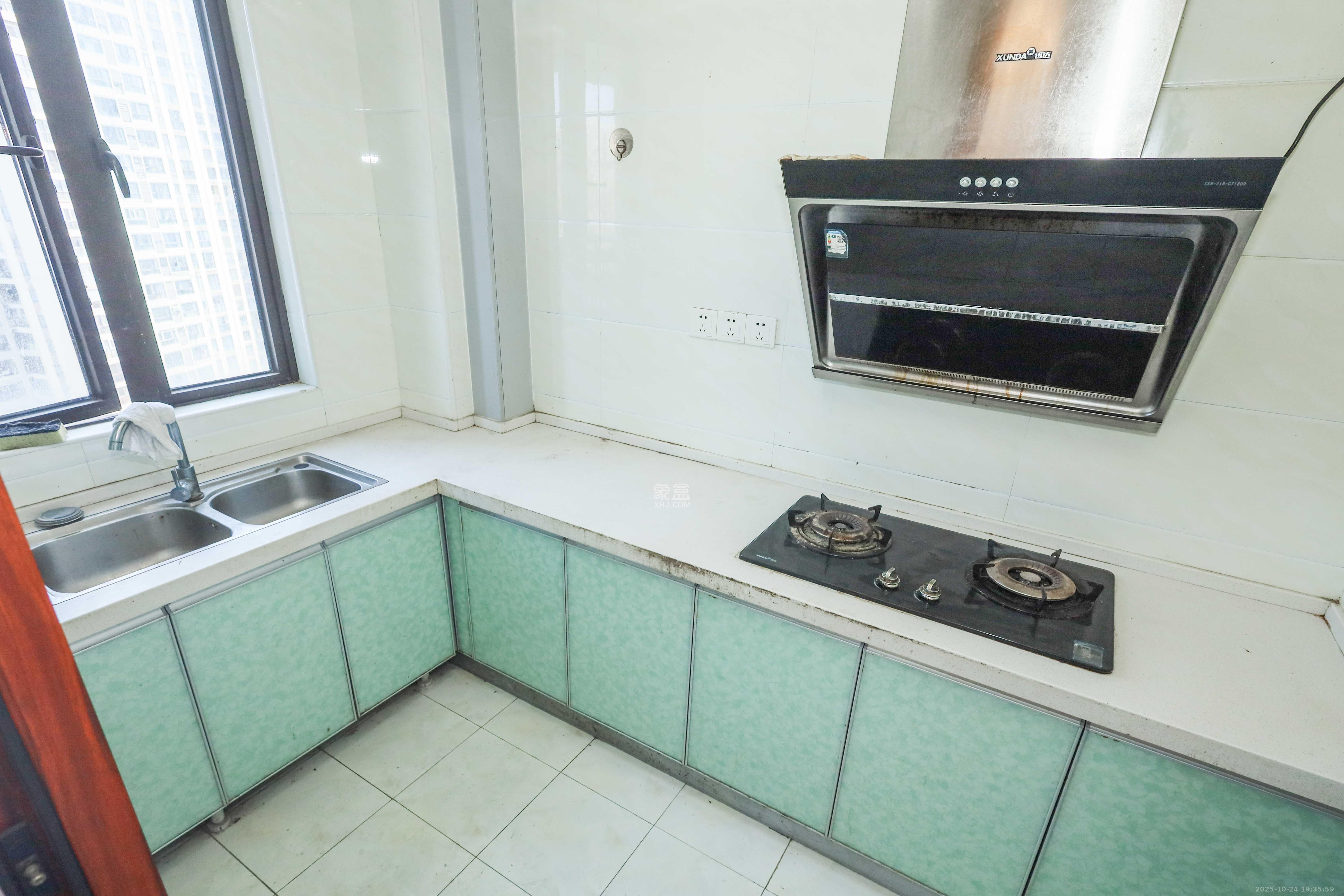 中国铁建梅溪青秀二期 4室2厅2卫 145.0万 中国铁建梅溪青秀二期 4室2厅2卫 145.0万厨房