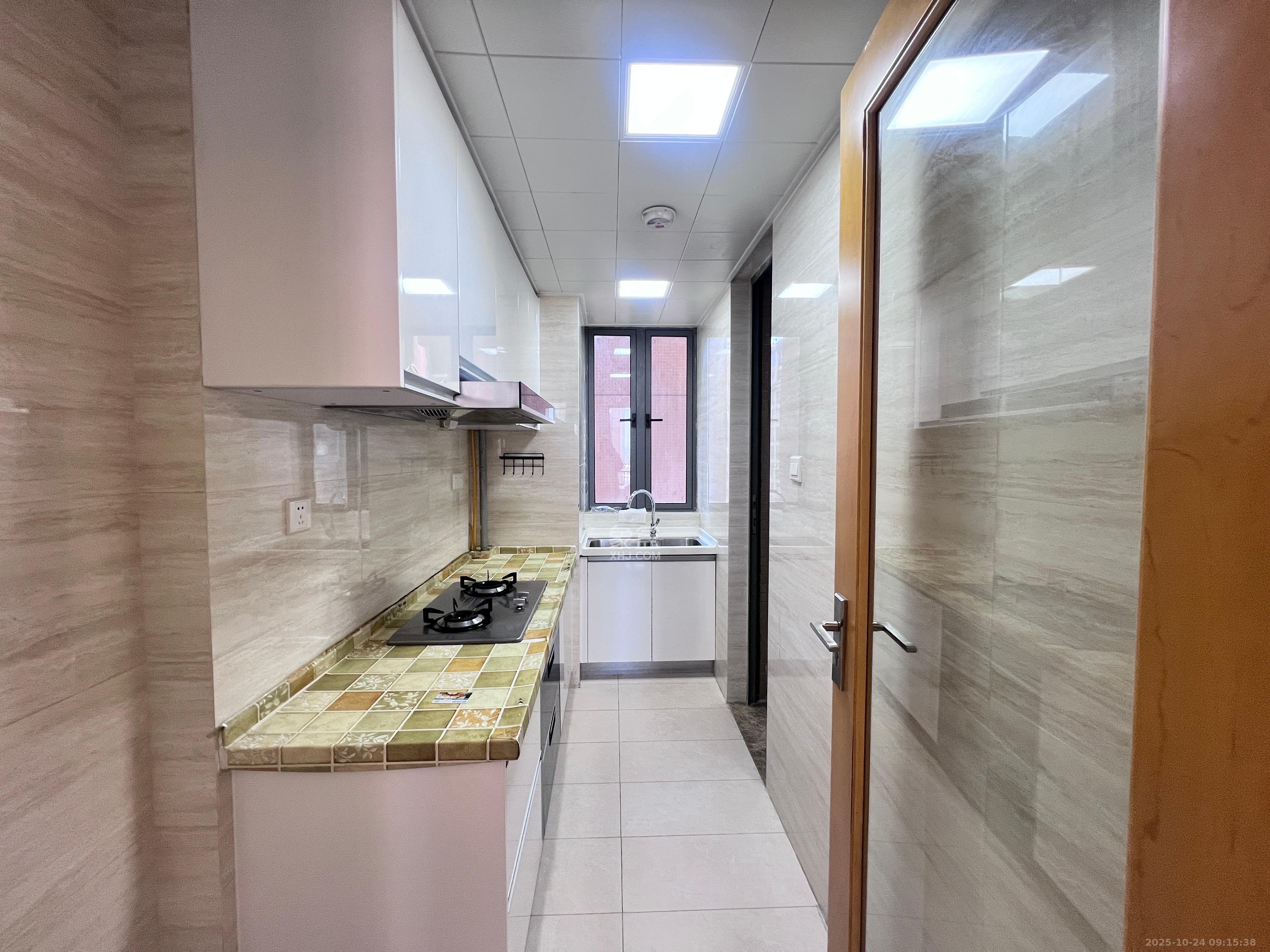 珠江郦城薰衣道  3室2厅1卫    2300.0元/月室内图