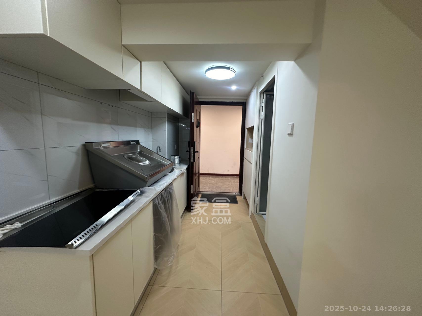 世茂璀璨天城公寓  1室1厅1卫    2300.0元/月室内图