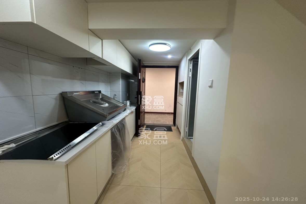 世茂璀璨天城公寓  1室1厅1卫    2300.0元/月 世茂璀璨天城公寓  1室1厅1卫    2300.0元/月室内图