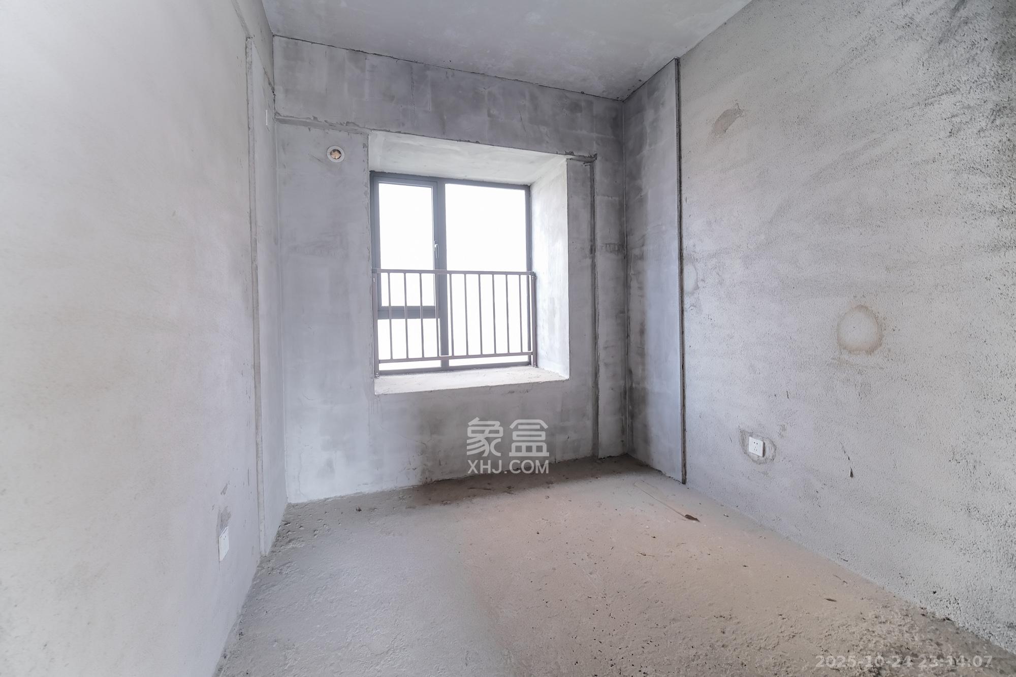 星雅美辰  4室2厅2卫    100.0万卧室