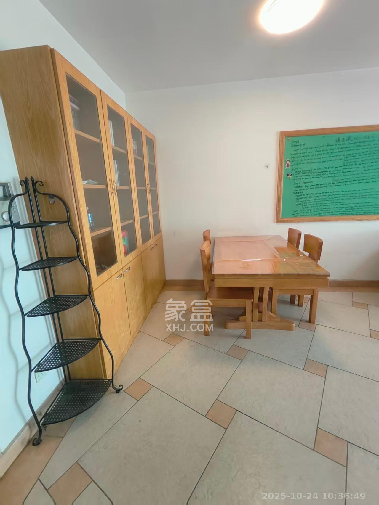 麓谷加州阳光 2室2厅1卫 2100.0元/月 麓谷加州阳光 2室2厅1卫 2100.0元/月室内图