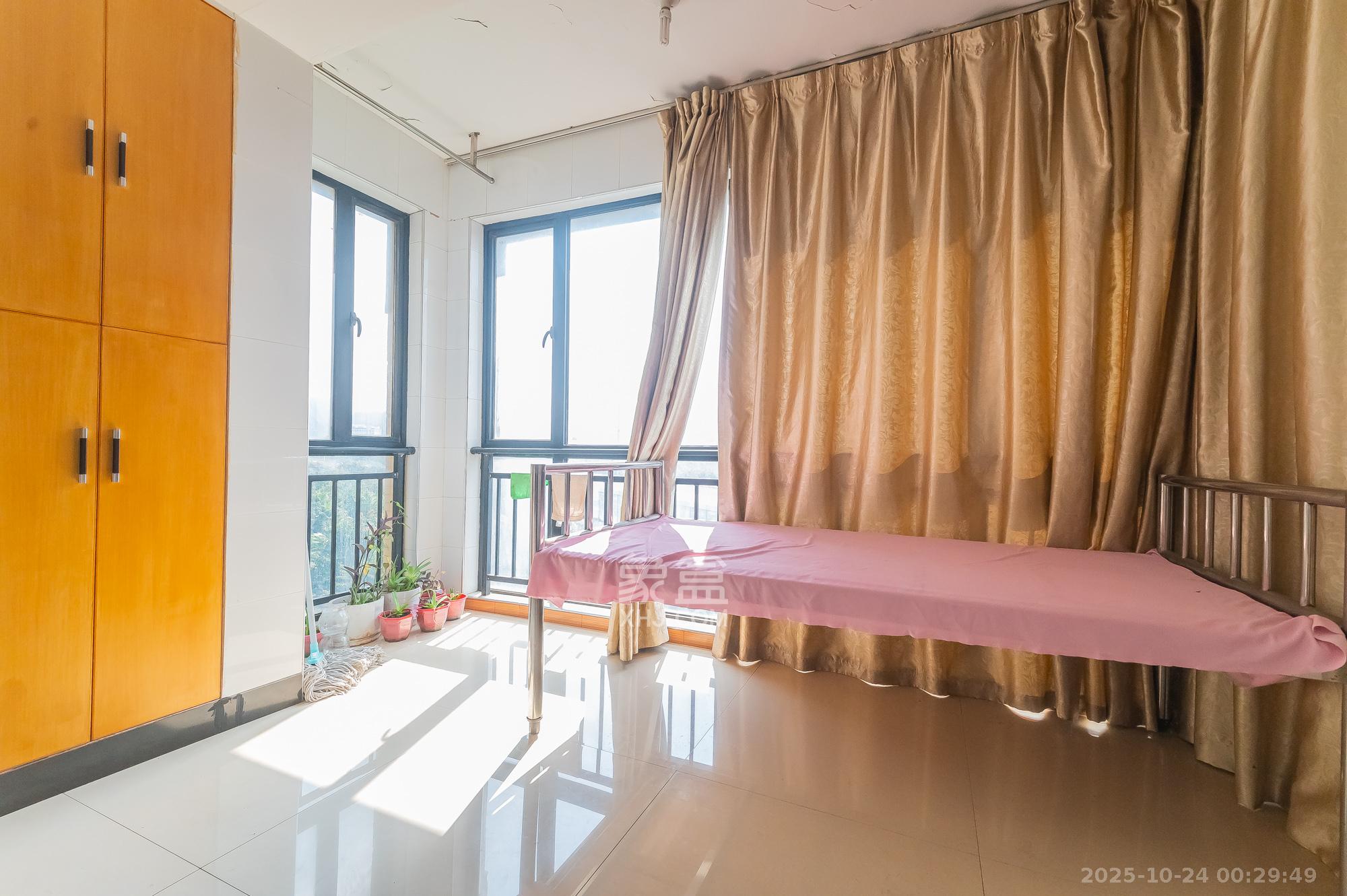 松雅湖金岸  2室2厅1卫    70.0万阳台