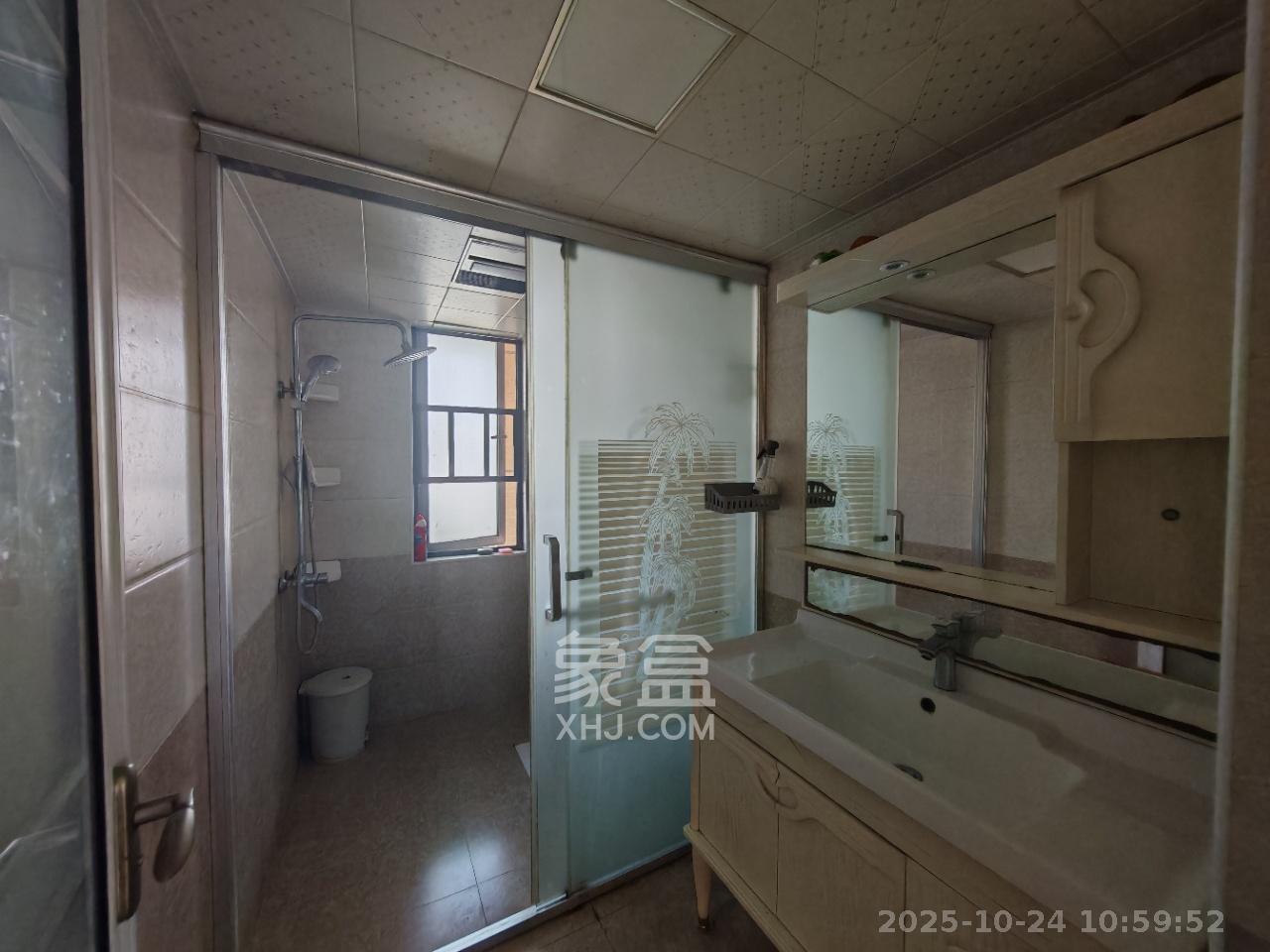 达美D6区  4室2厅2卫    3200.0元/月室内图