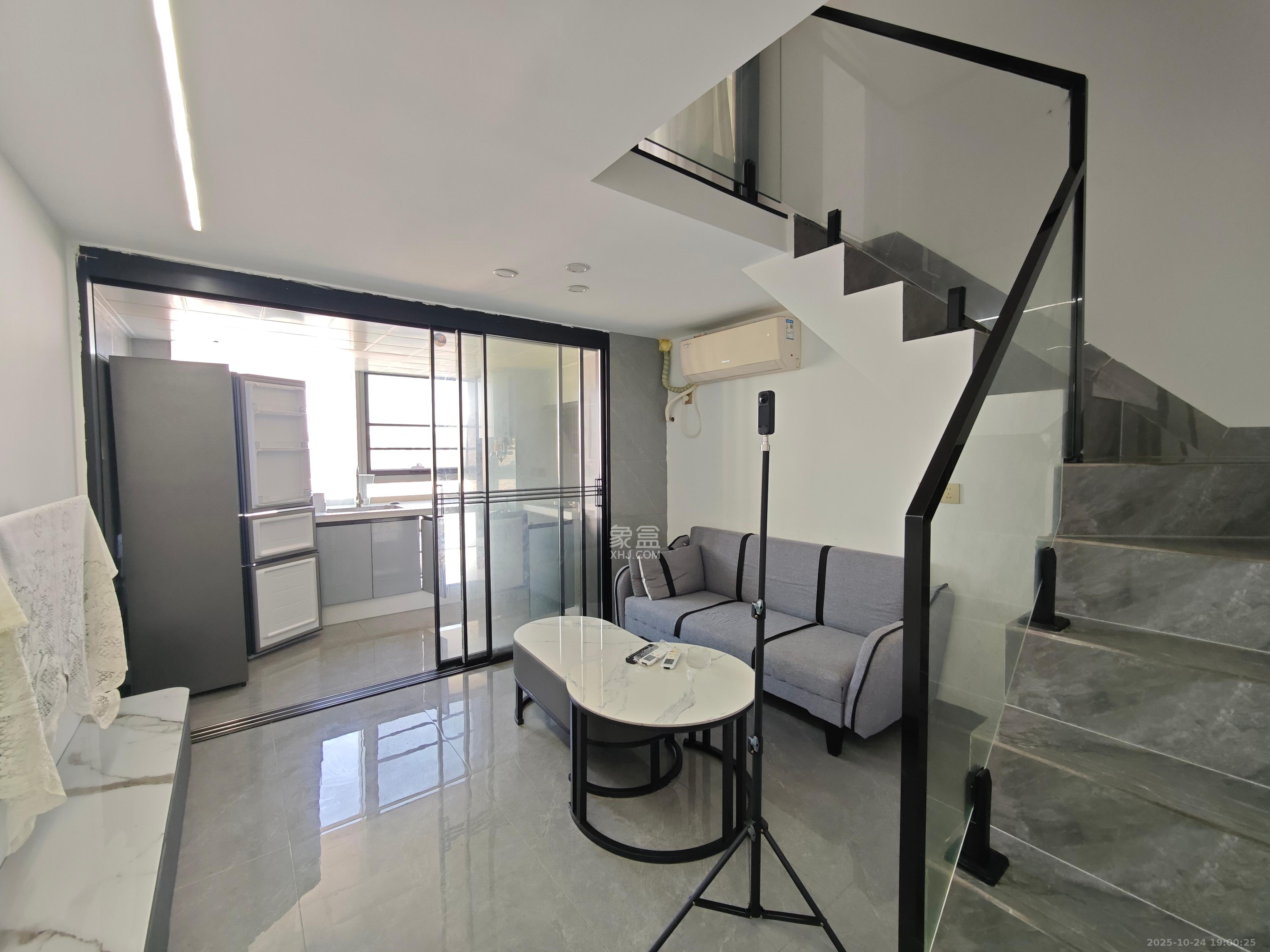 卓越伊景寓 2室1厅1卫 2100.0元/月 卓越伊景寓 2室1厅1卫 2100.0元/月室内图