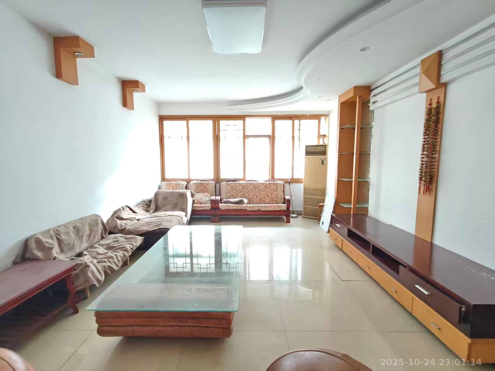 珑璟学府  4室2厅2卫    2000.0元/月 珑璟学府  4室2厅2卫    2000.0元/月室内图